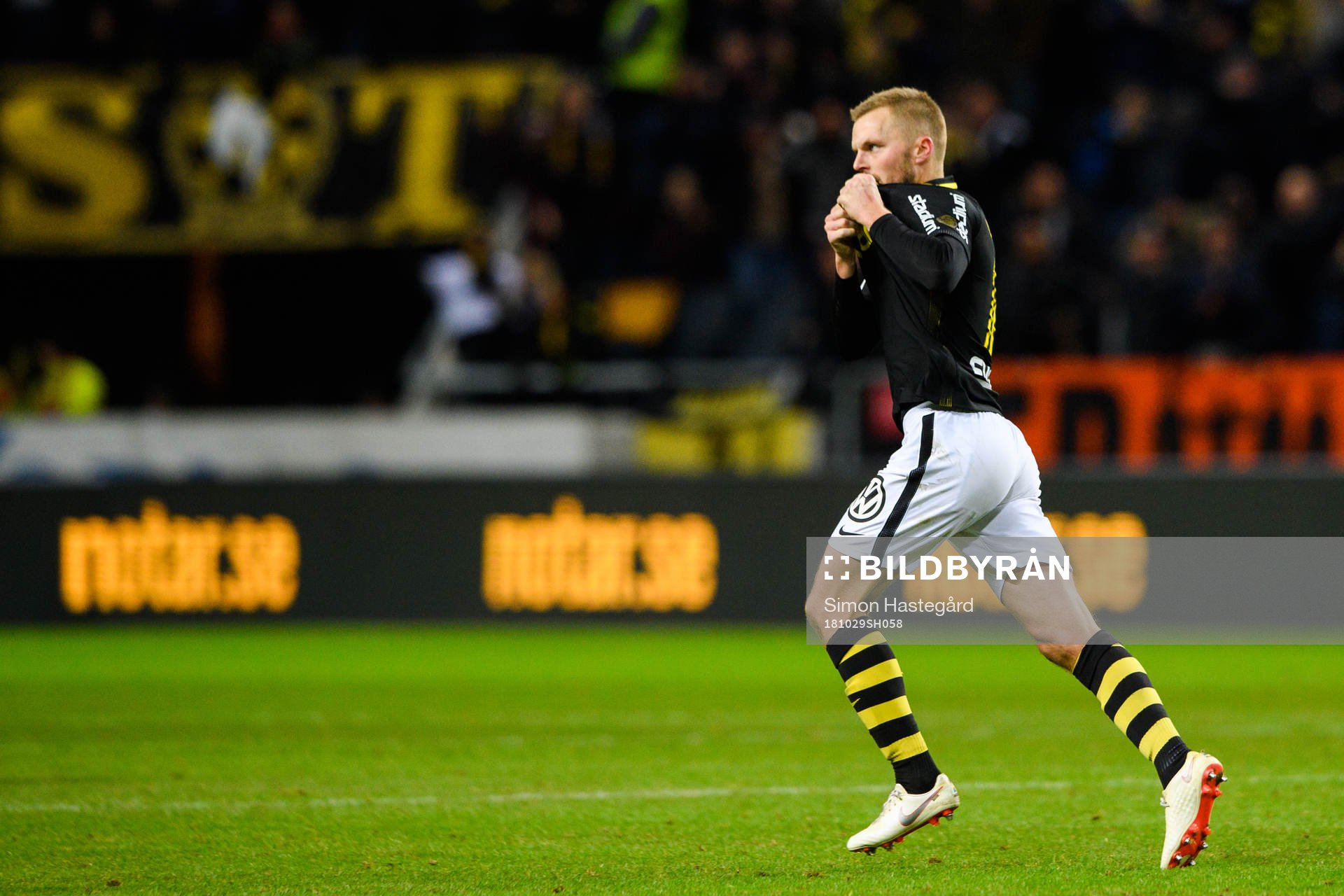 s Sebastian Larsson jublar