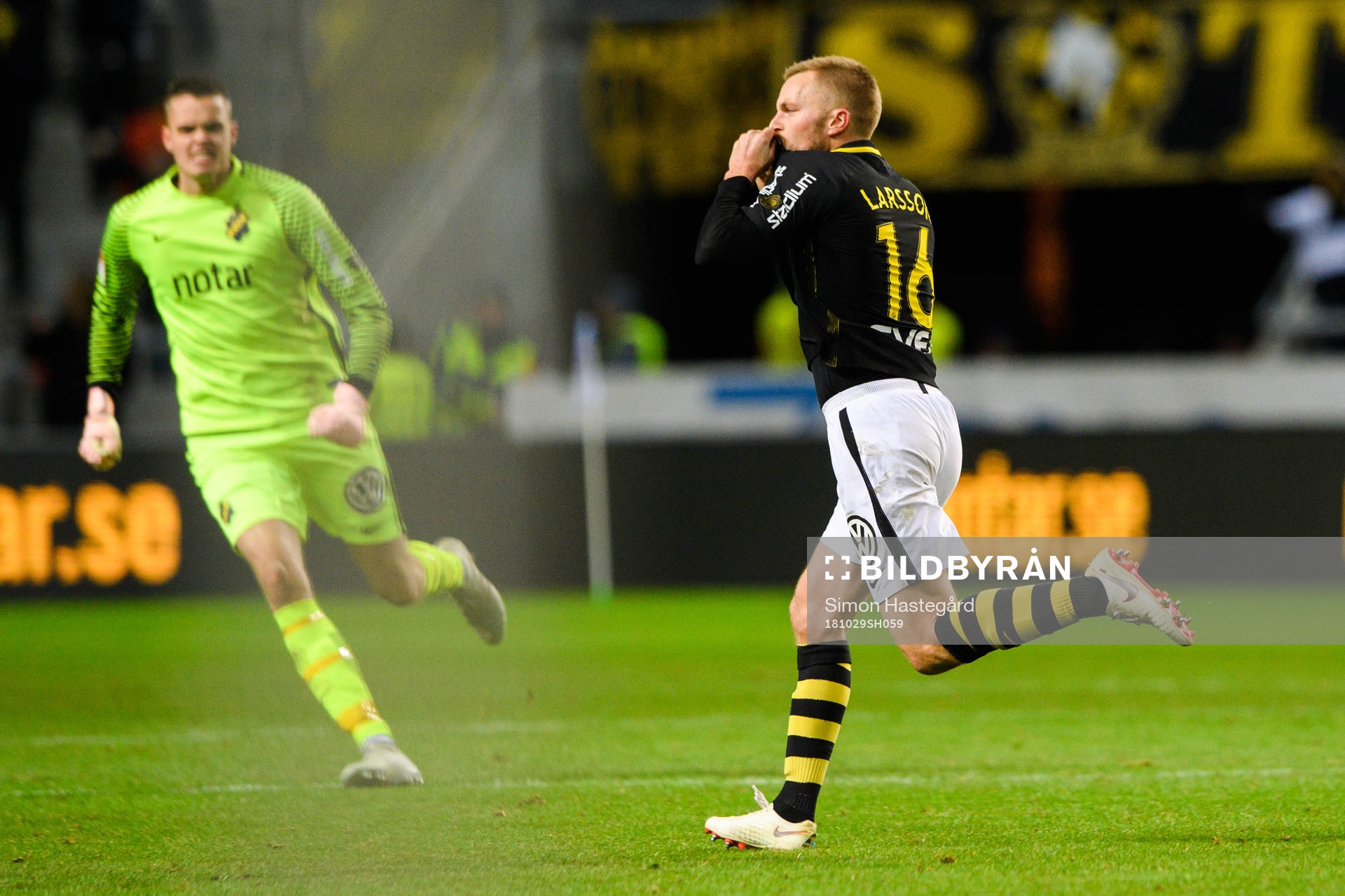 s Sebastian Larsson jublar