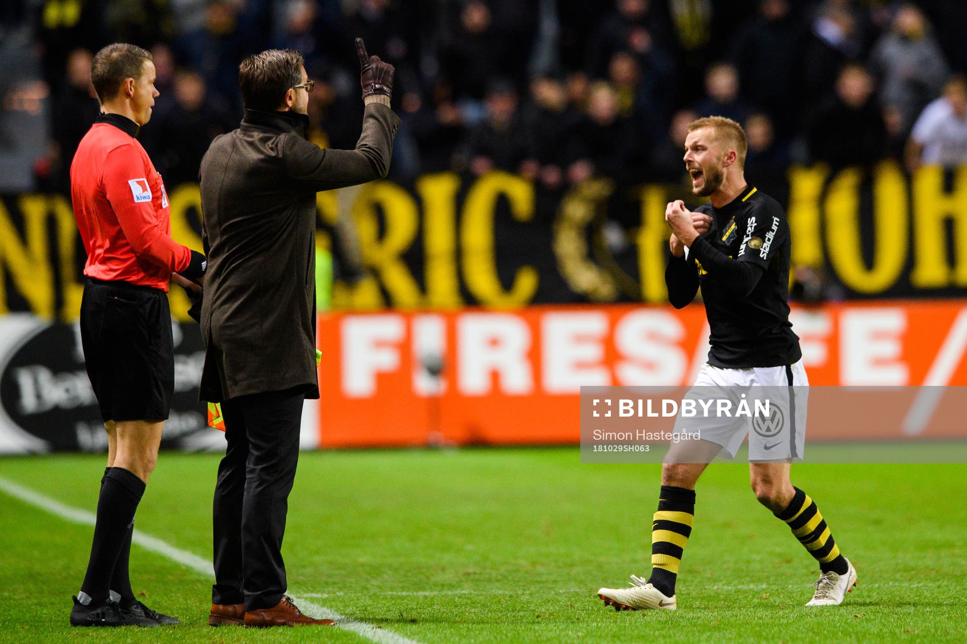 s Sebastian Larsson reagerar