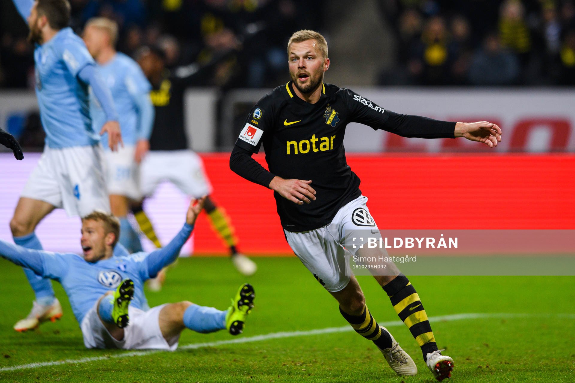 s Sebastian Larsson reagerar