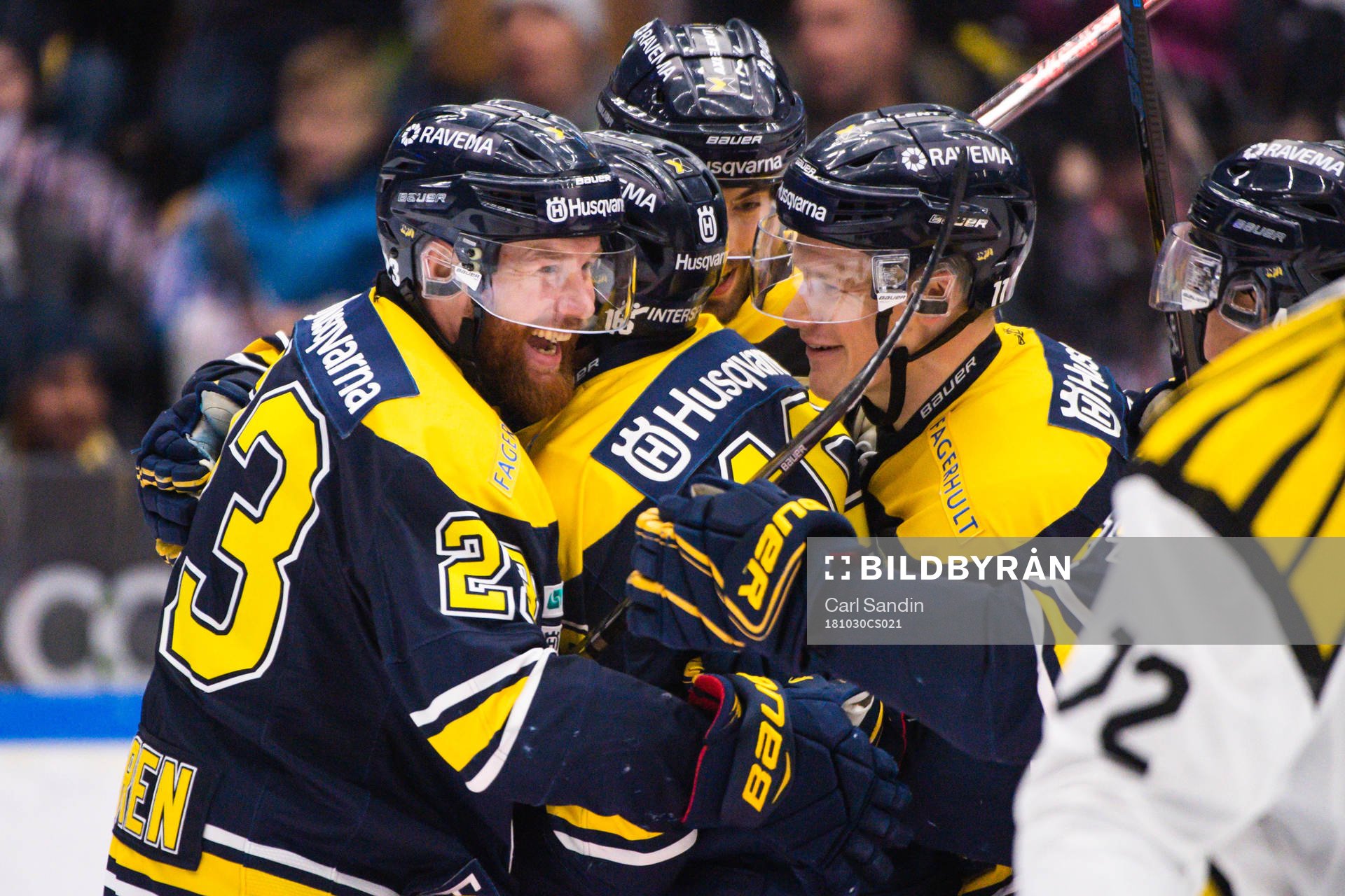 s Robin Figren, Markus Ljungh och Simon Önerud jublar