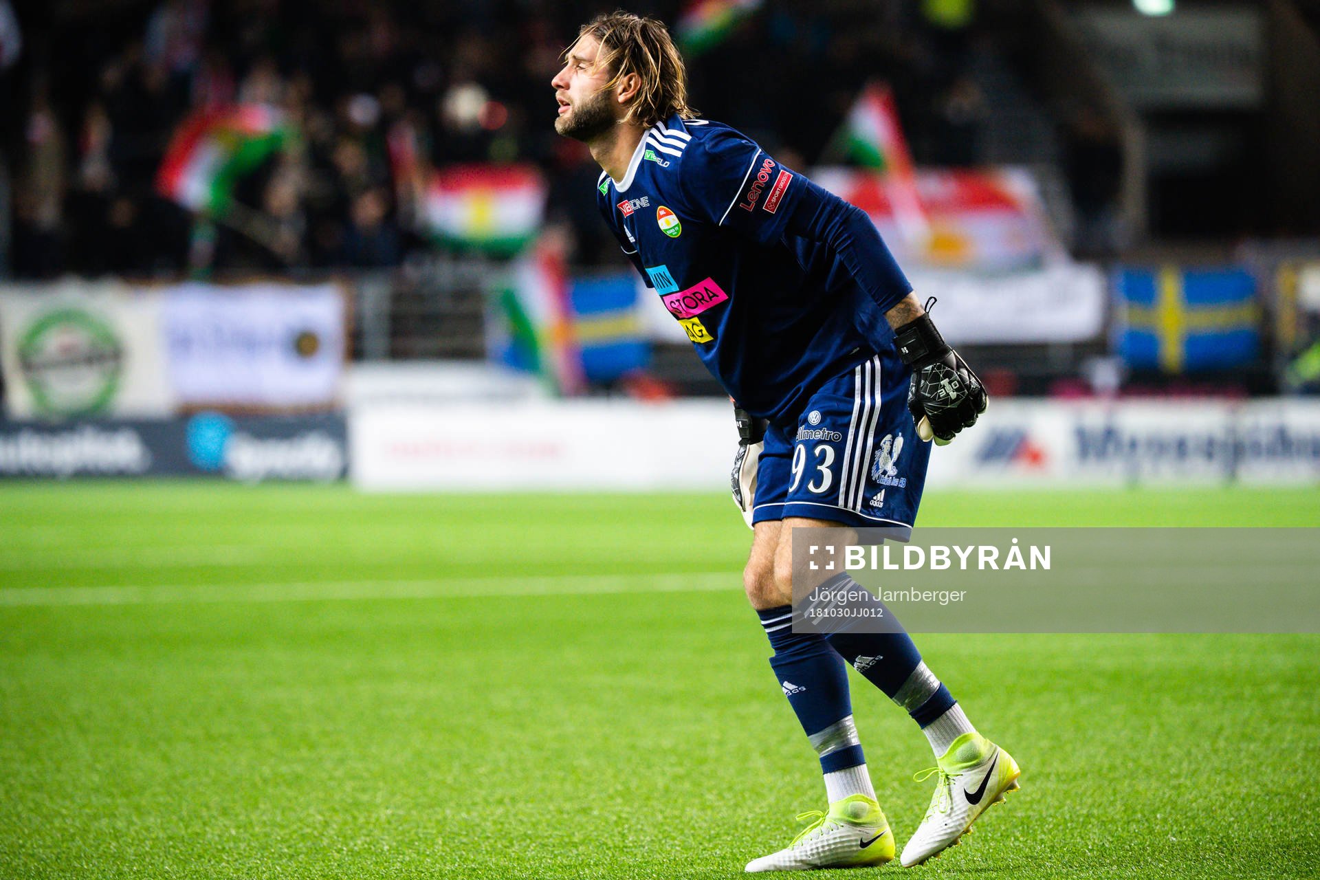 Dalkurds målvakt Stefan van de Lei signalerar för byte under fotbollsmatchen i Allsvenskan mellan Elfsborg och Dalkurd den 30 oktober 2018 i Borås.