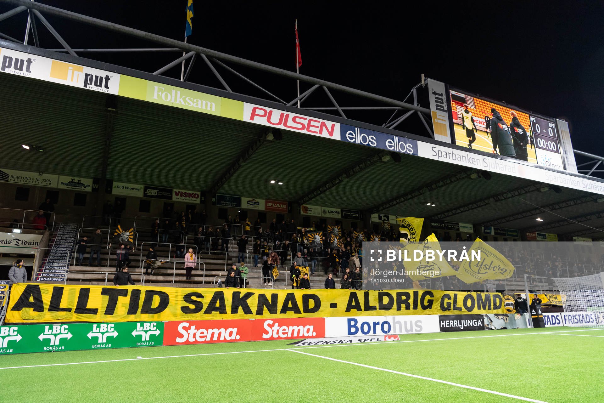 Elfsborgs supportrar med banderoll Alltid saknad - Aldrig
