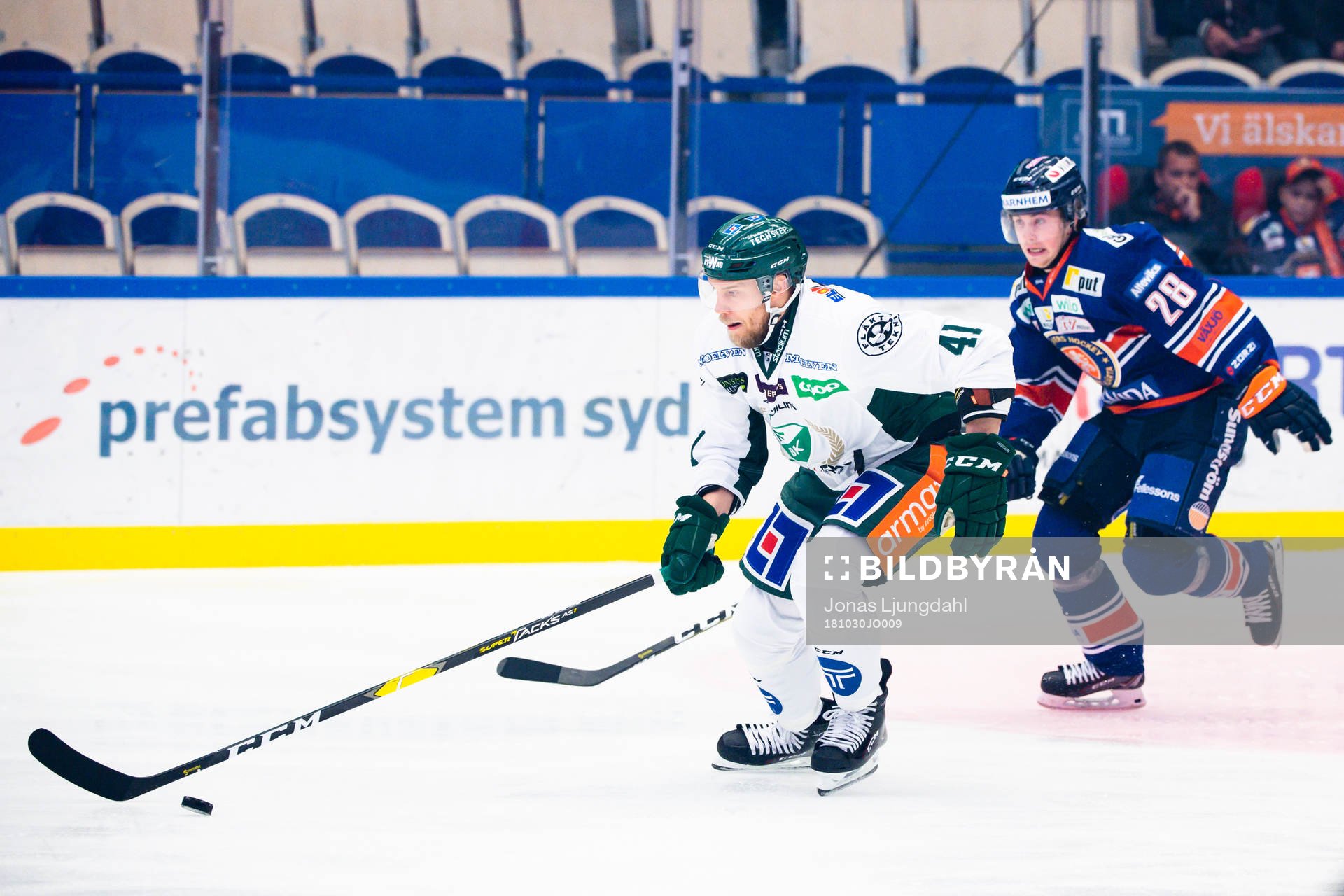Färjestads Ilari Melart och Växjös Nils Carnbäck