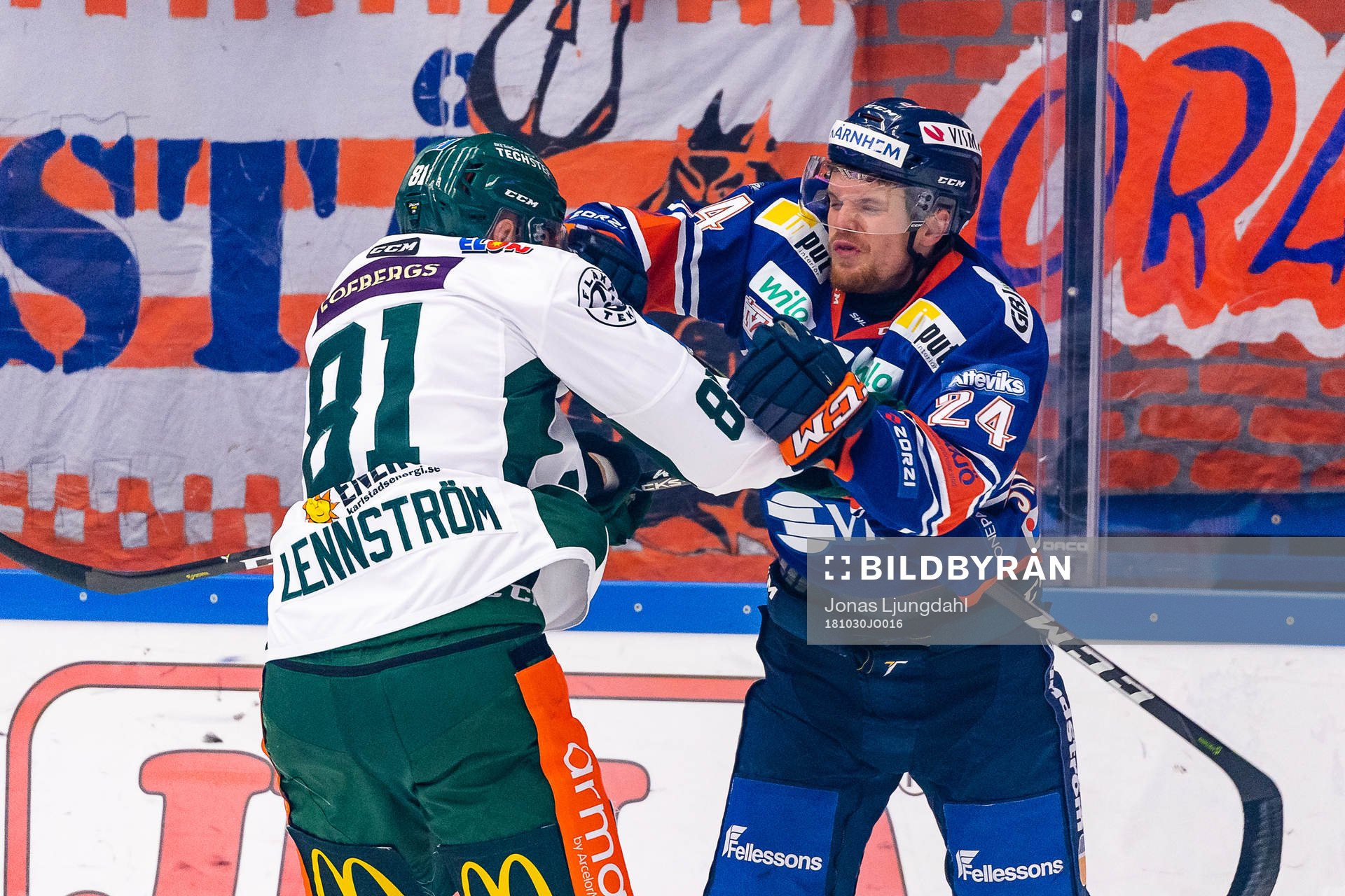 Gruff mellan Färjestads Theodor Lennström och Växjös