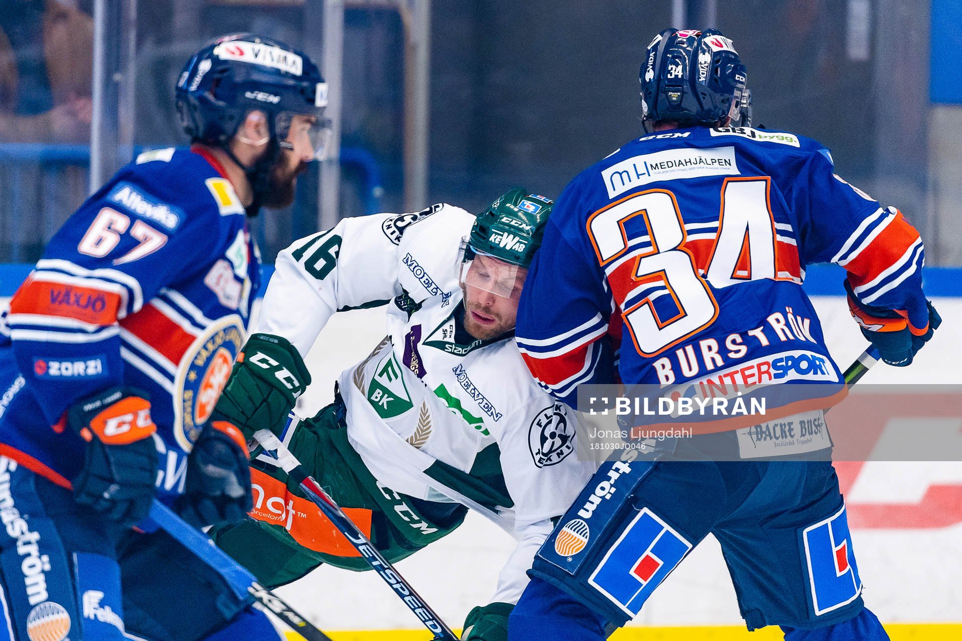 Färjestads Alexander Johansson faller