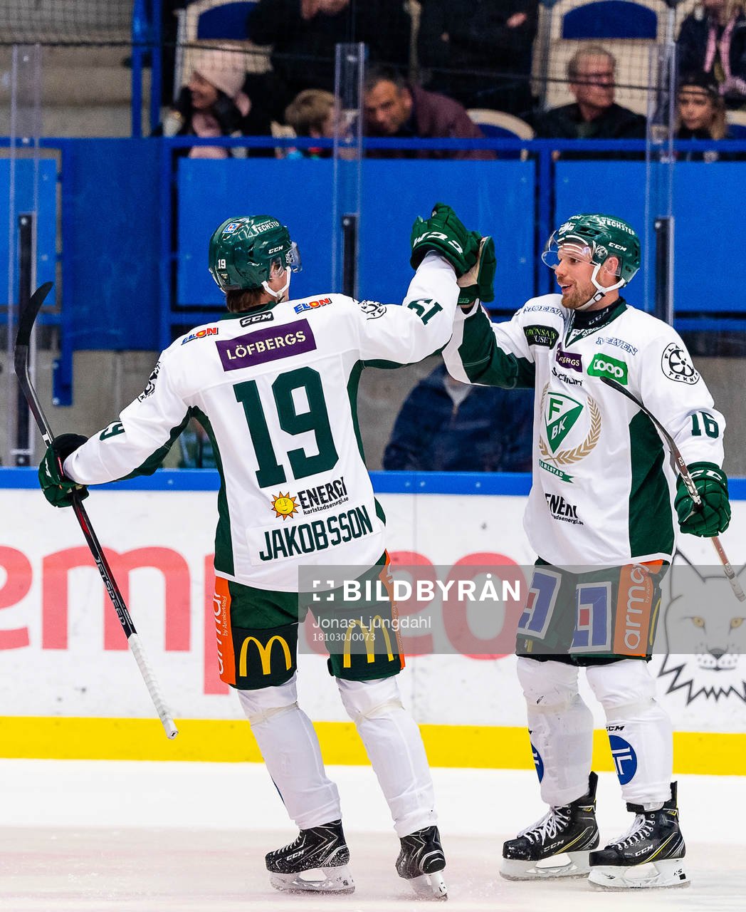 Färjestads Carl Jakobsson och Alexander Johansson jublar