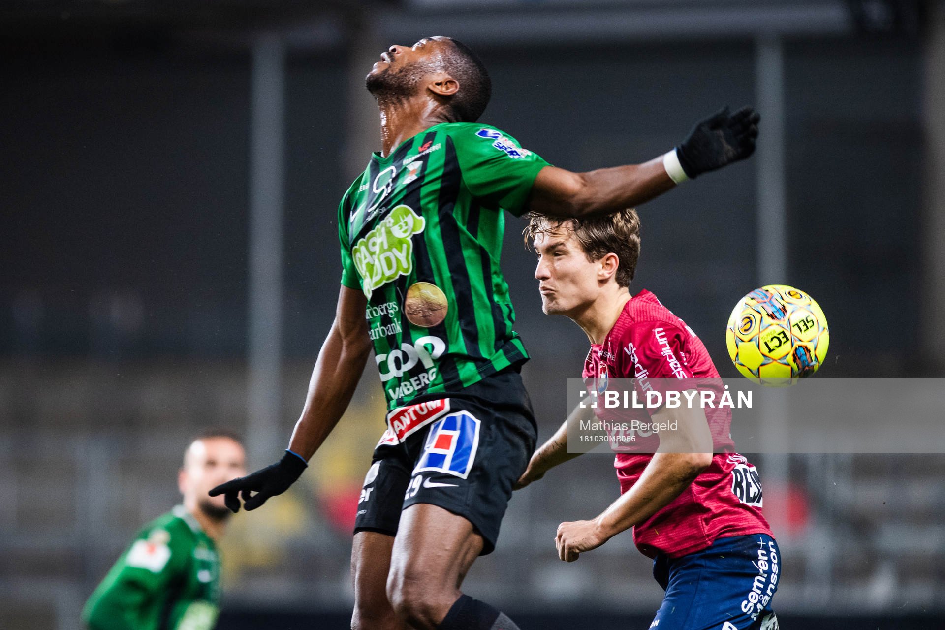 Varbergs Izuchukwu Emeh och Örgrytes Jakob Lindström i