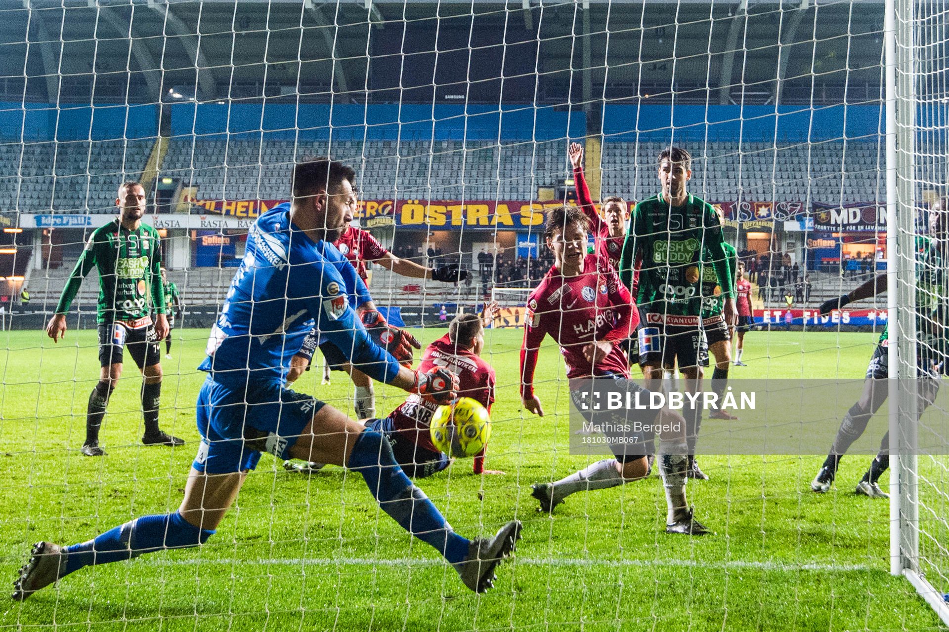 Örgrytes målvakt Stojan Lukic släpper in 2-5-reduceringen