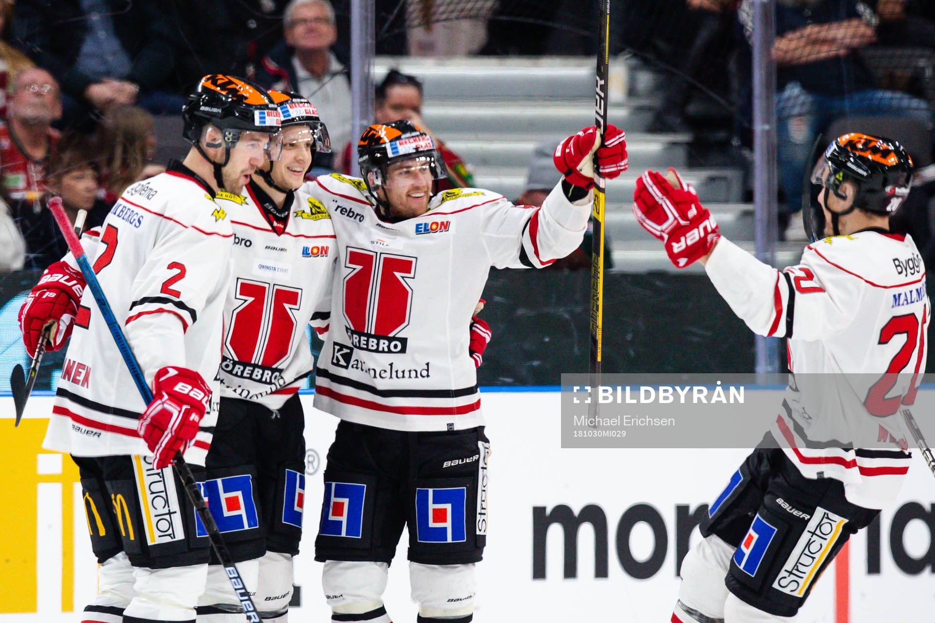 Örebros Kristian Näkyvä jublar med lagkamrater