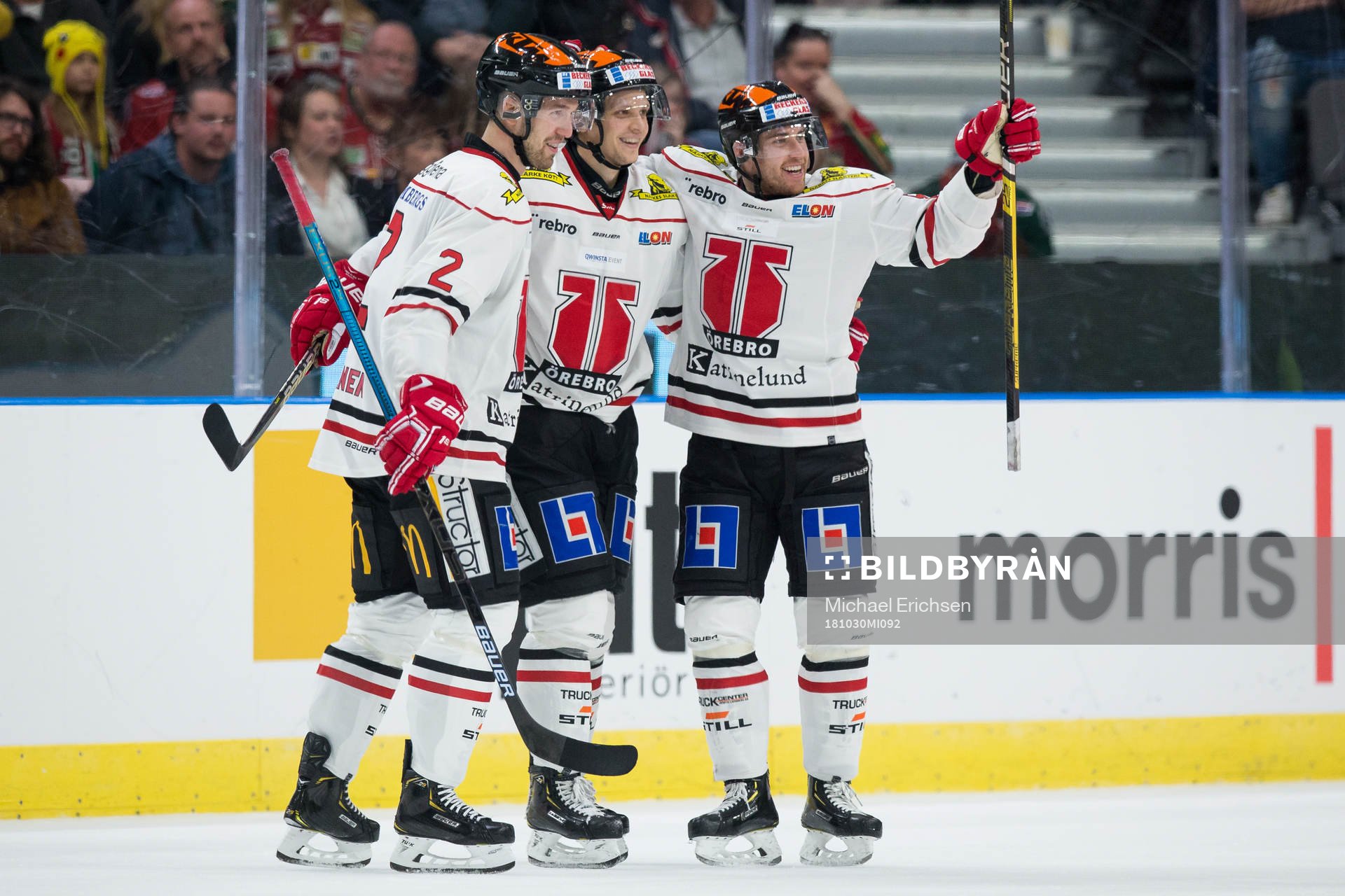 Örebros Kristian Näkyvä jublar med lagkamrater