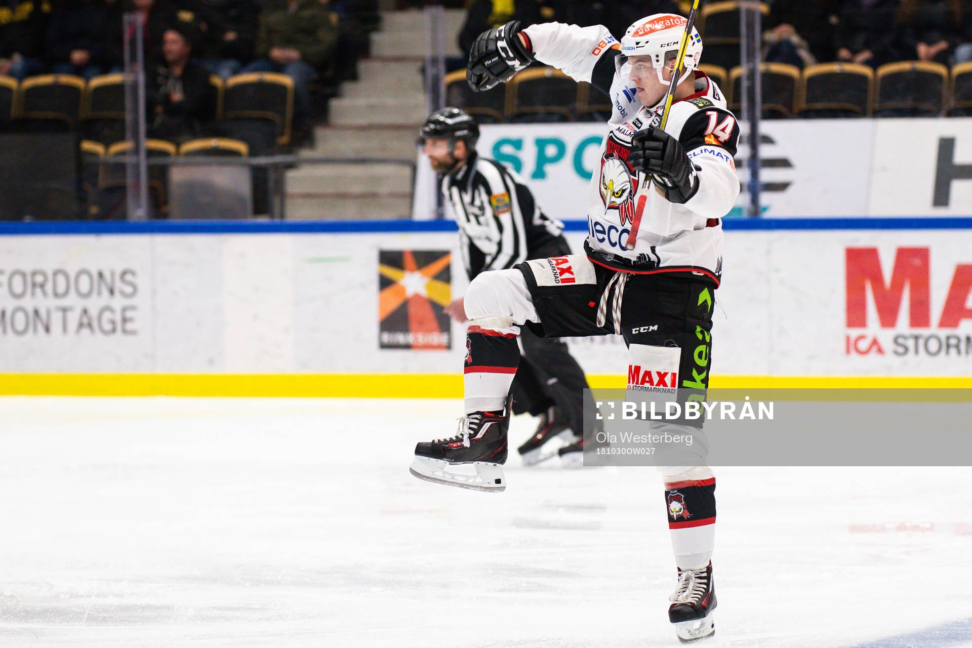 Malmö Redhawks Carl-Johan Lerby jublar