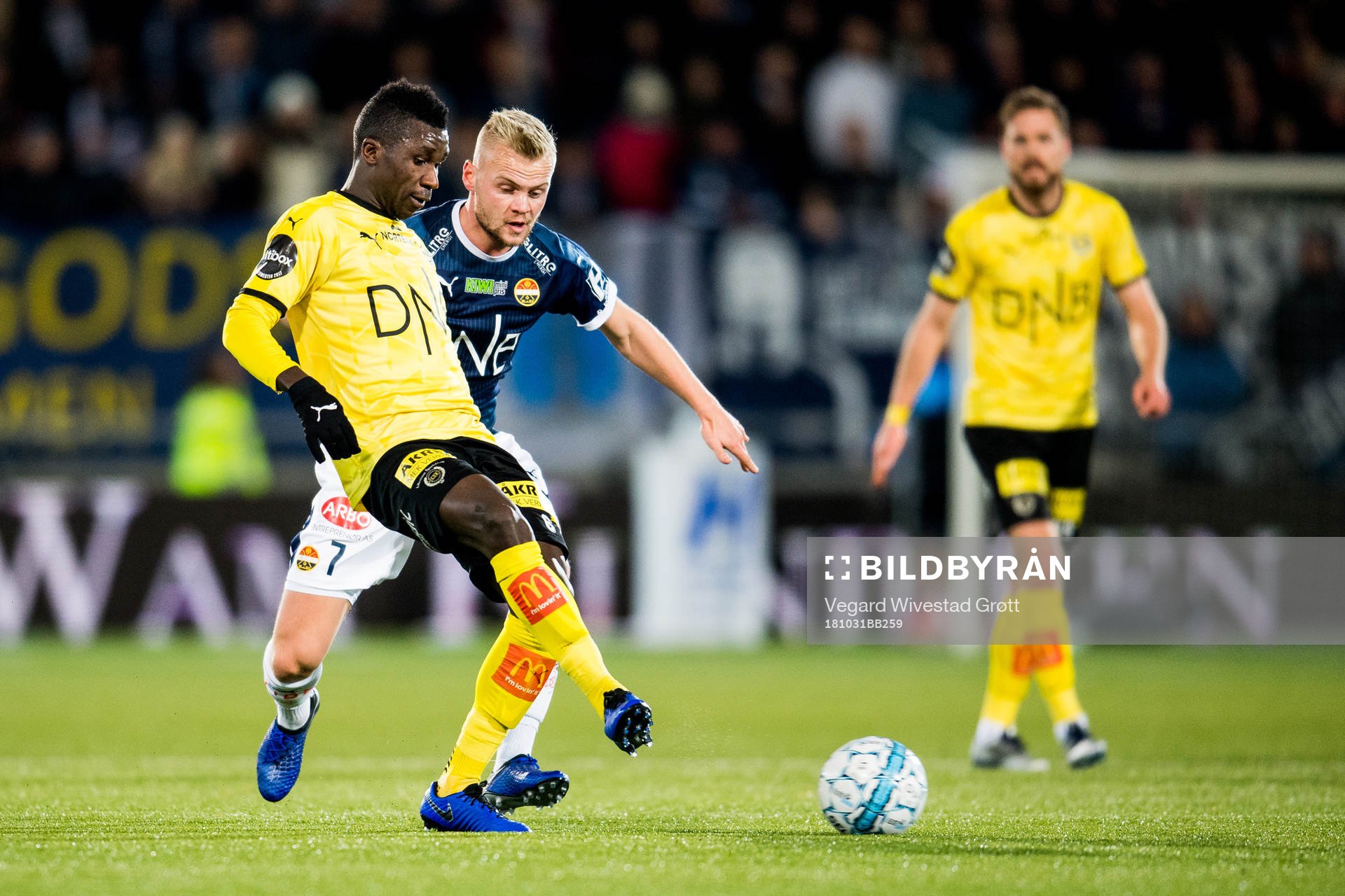 Ifeanyi Mathew of Lillestrøm and Herman Stengel of