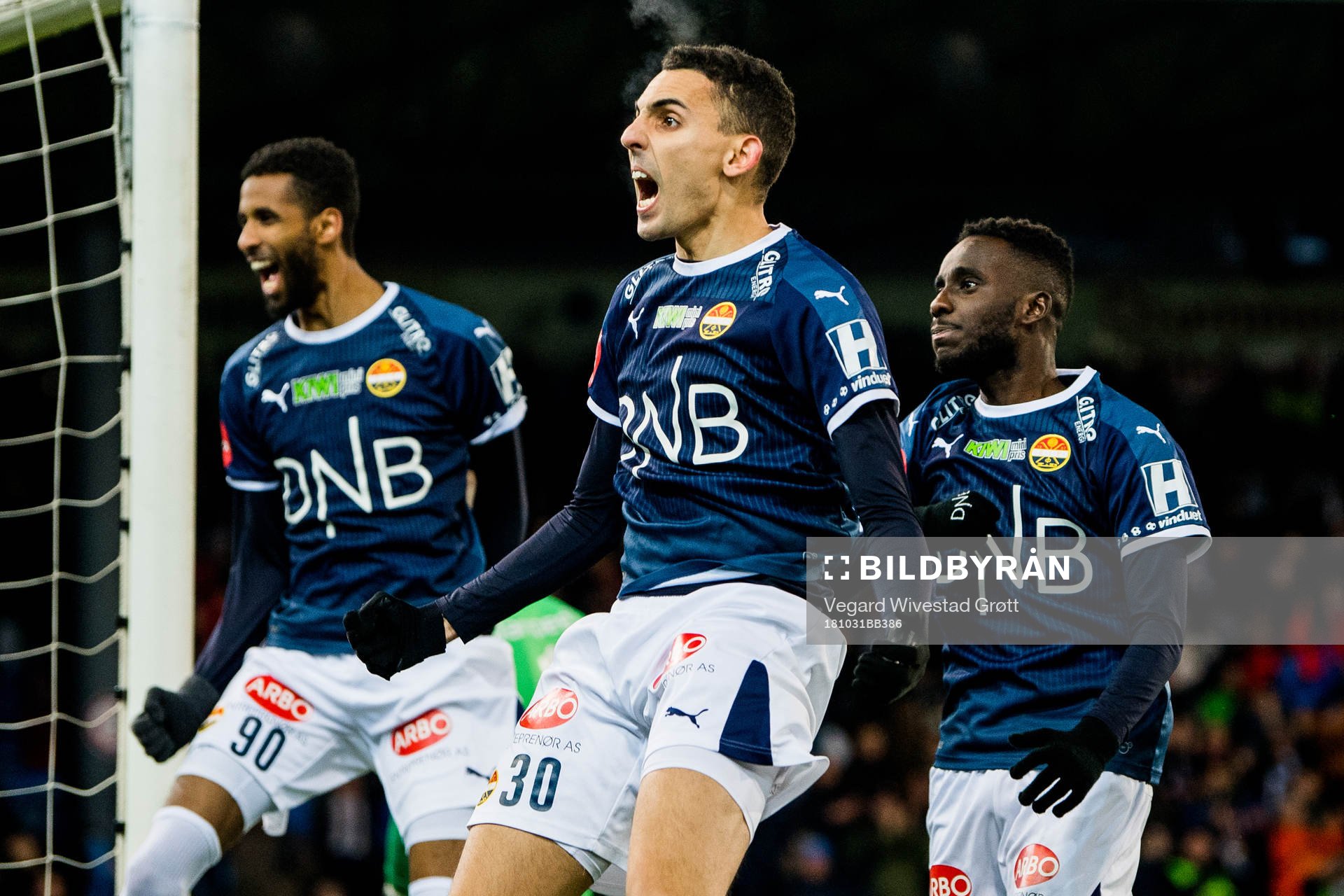 Mustafa Mos Abdellaoue of Strømsgodset celebrates with
