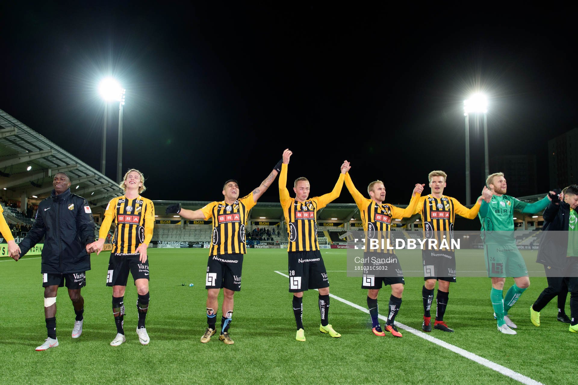 Häckens spelare tackar publiken