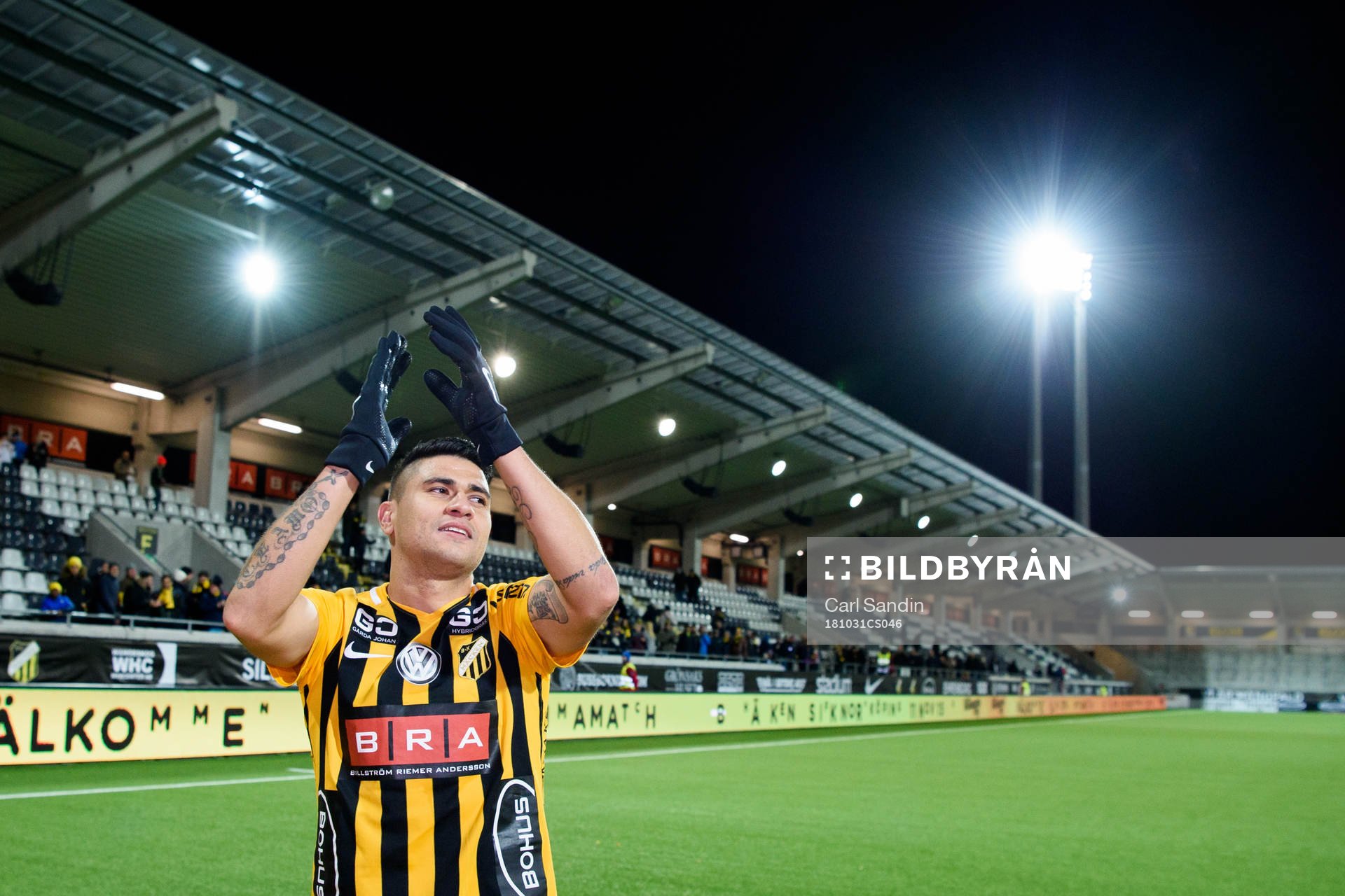Häckens Paulinho tackar publiken efter fotbollsmatchen Allsvenskan mellan Häcken och Sirius den 31 oktober 2018 i Göteborg.