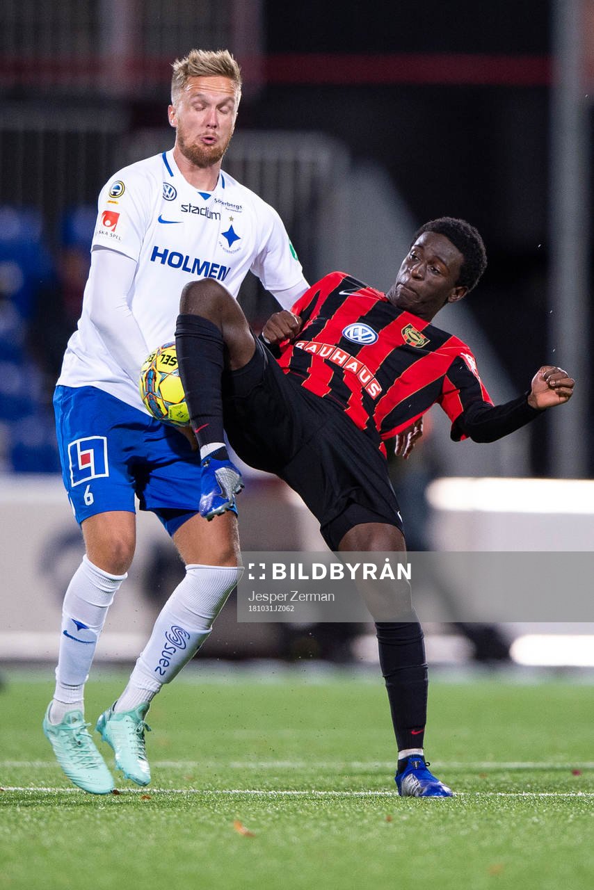 Norrköpings Kasper Larsen och Jack Lahne i en duell