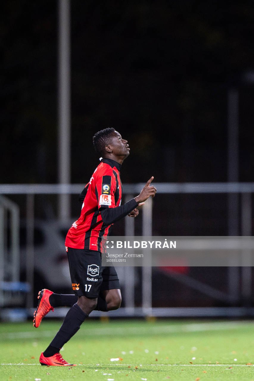 Brommapojkarnas Eric Johana Omondi byts in