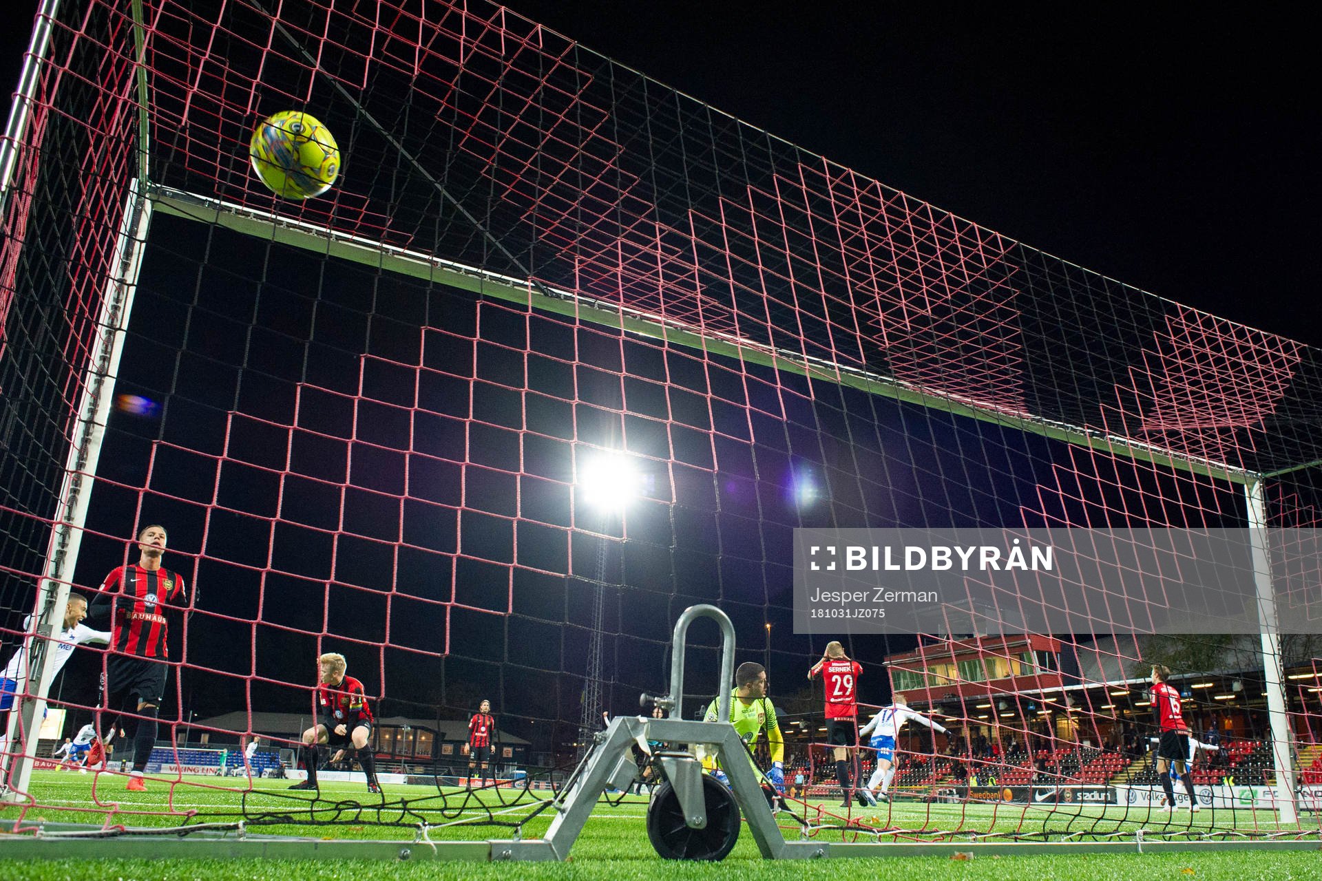 Norrköpings Gudmundur Thorarinsson gör 1-0 för