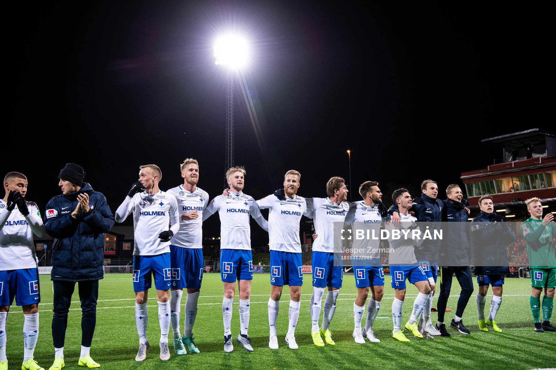Norrköpings spelare jublar framför klacken