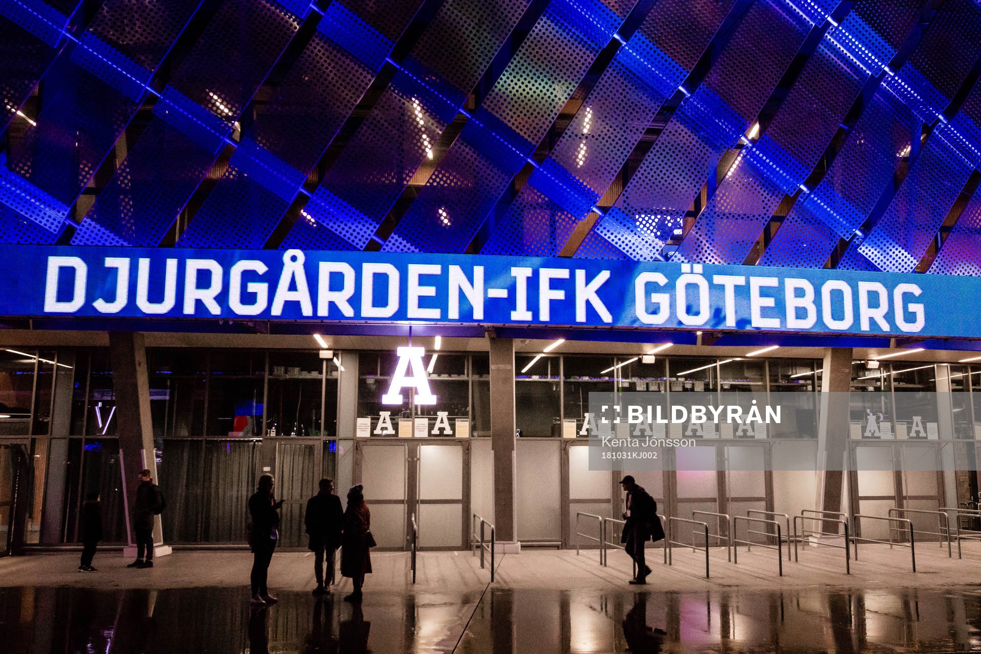Exteriör av Tele2 Arena innan fotbollsmatchen i