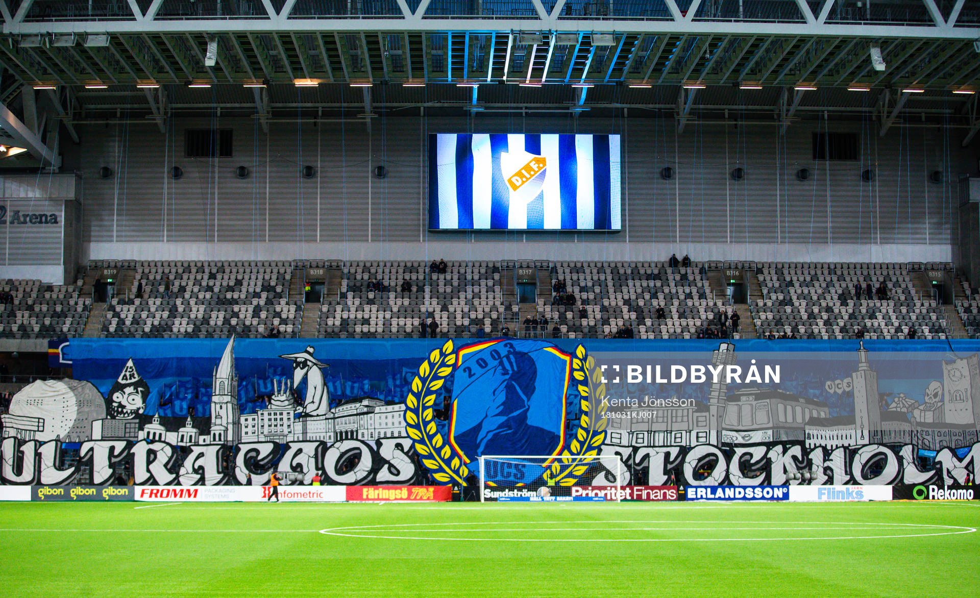 Djurgårdens supportar med ett tifo