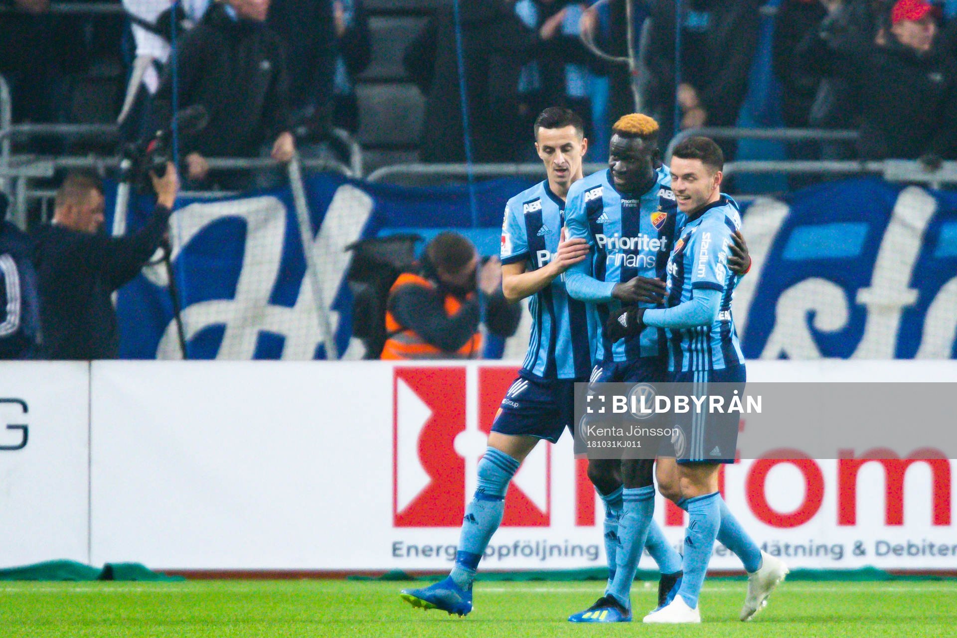 Djurgårdens Aliou Badji jublar med lagkamrater
