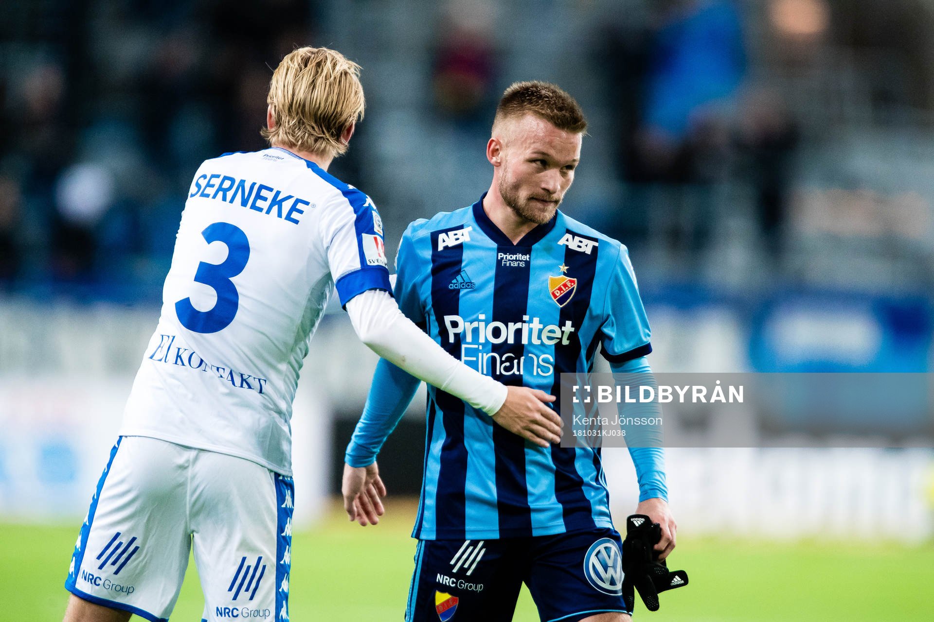 Djurgårdens Nicklas Bärkroth tackar IFK Göteborgs Billy