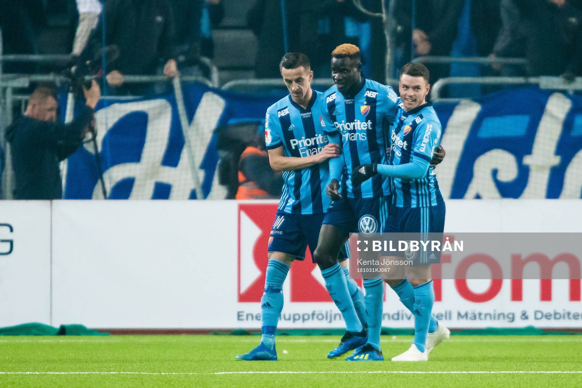 Djurgårdens Aliou Badji (m) jublar med Haris Radetinac (v)