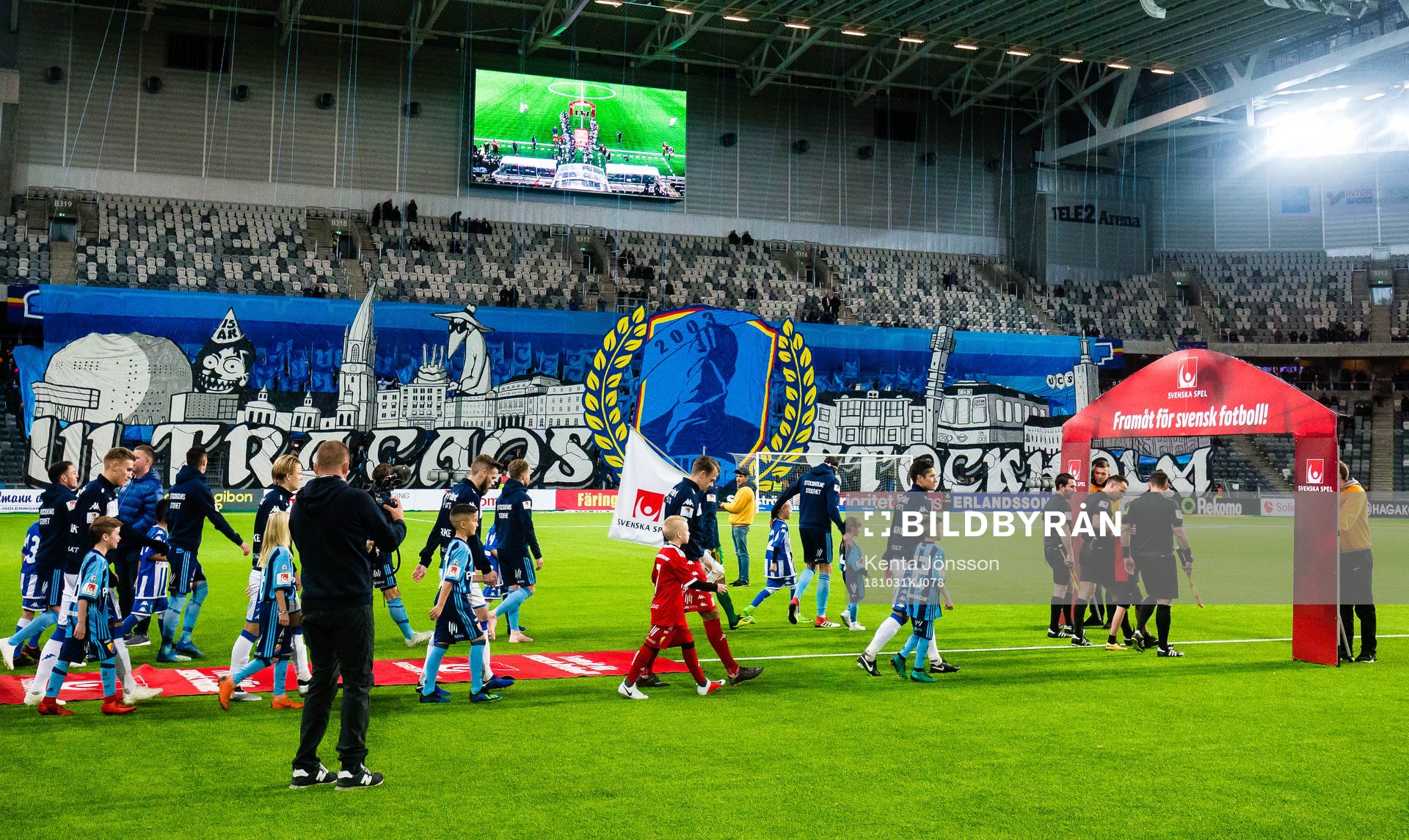 Djurgårdens och IFK Göteborgs spelare gör entré på