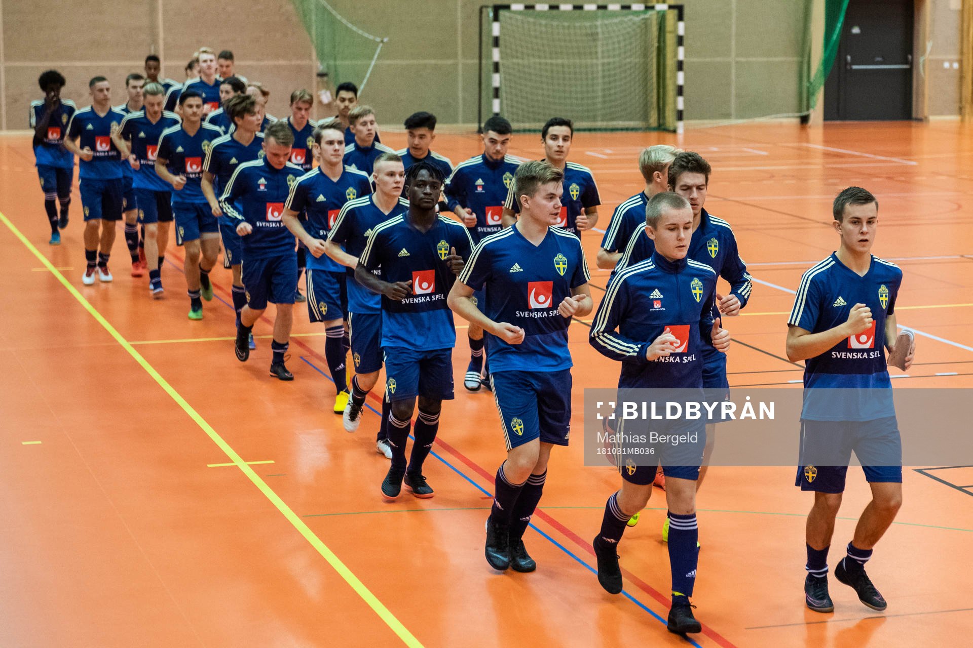 Spelarna joggar ner