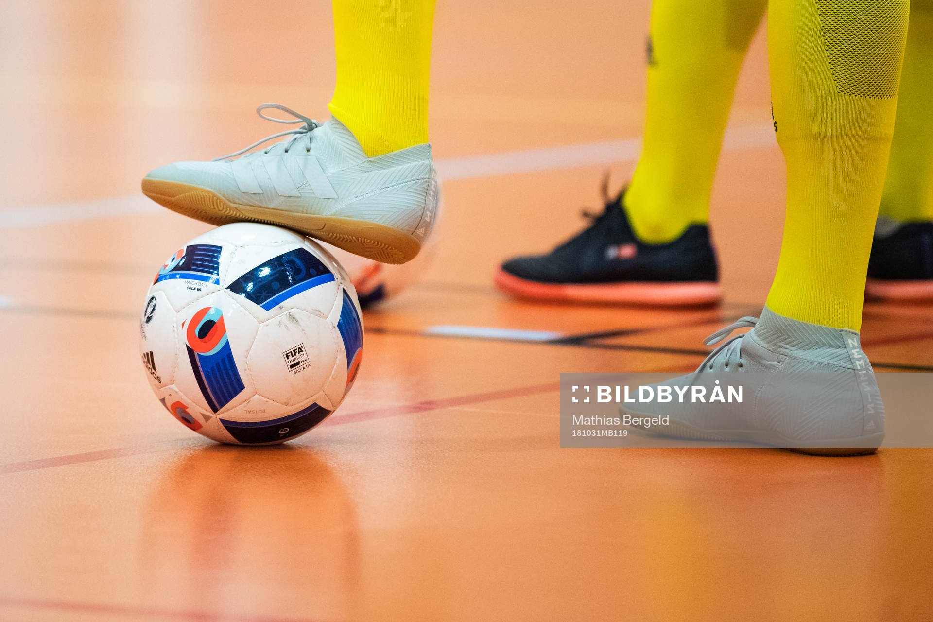 Futsalskor och futsalbollar