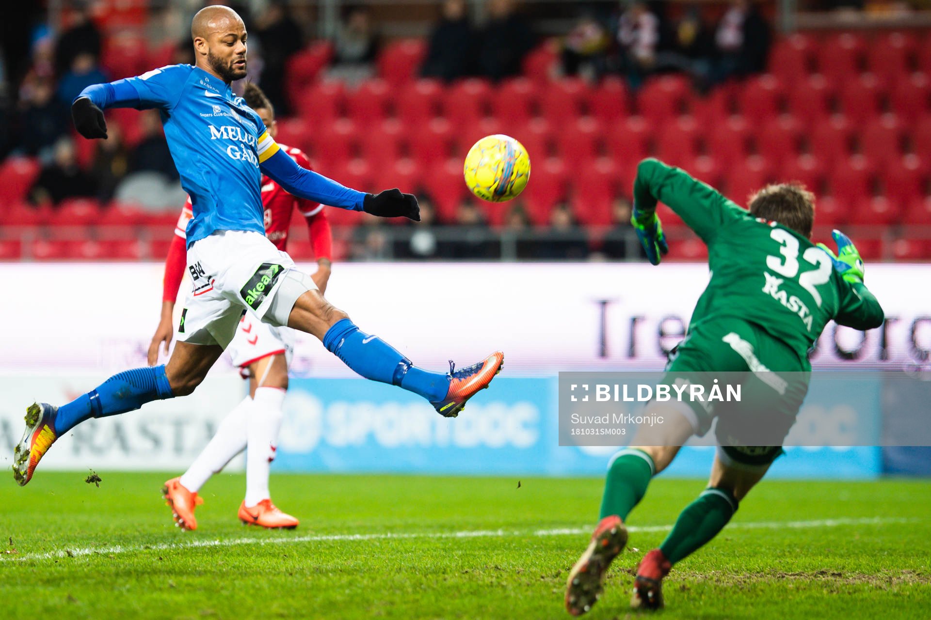 Trelleborgs Salif Camara Jönsson och Kalmars målvakt