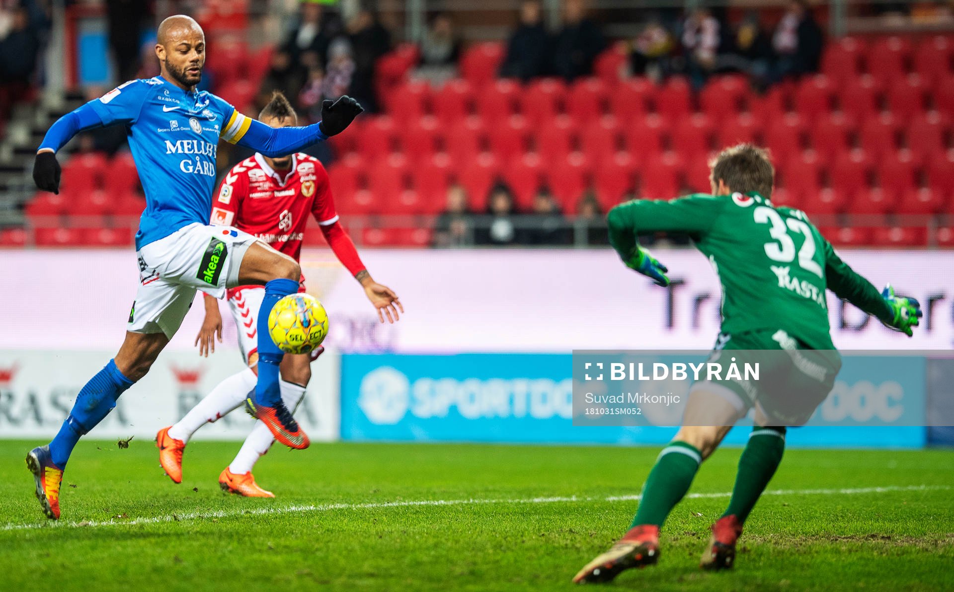 Trelleborgs Salif Camara Jönsson och Kalmars målvakt