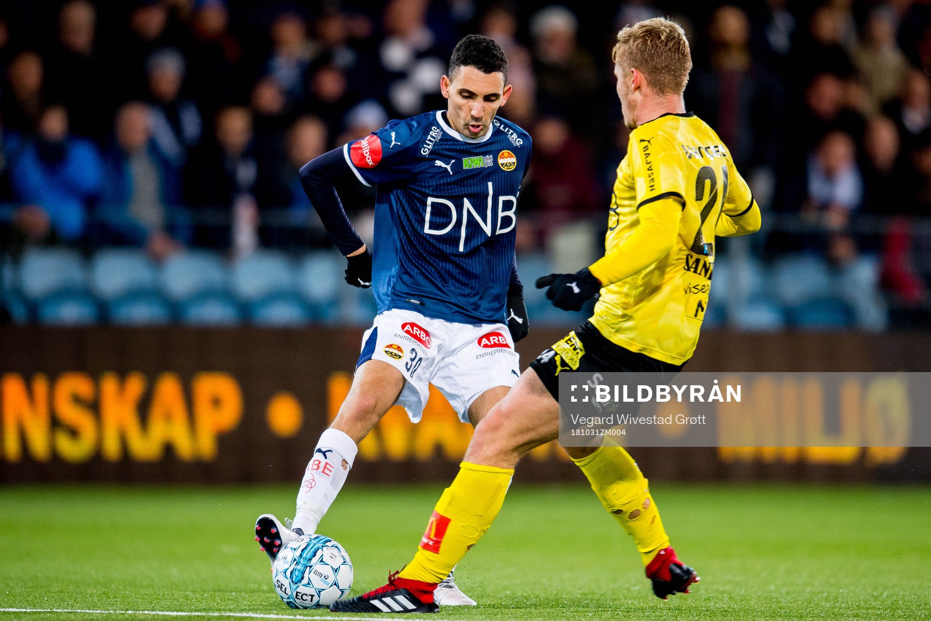 Mustafa Mos Abdellaoue of Strømsgodset and Erik Tobias