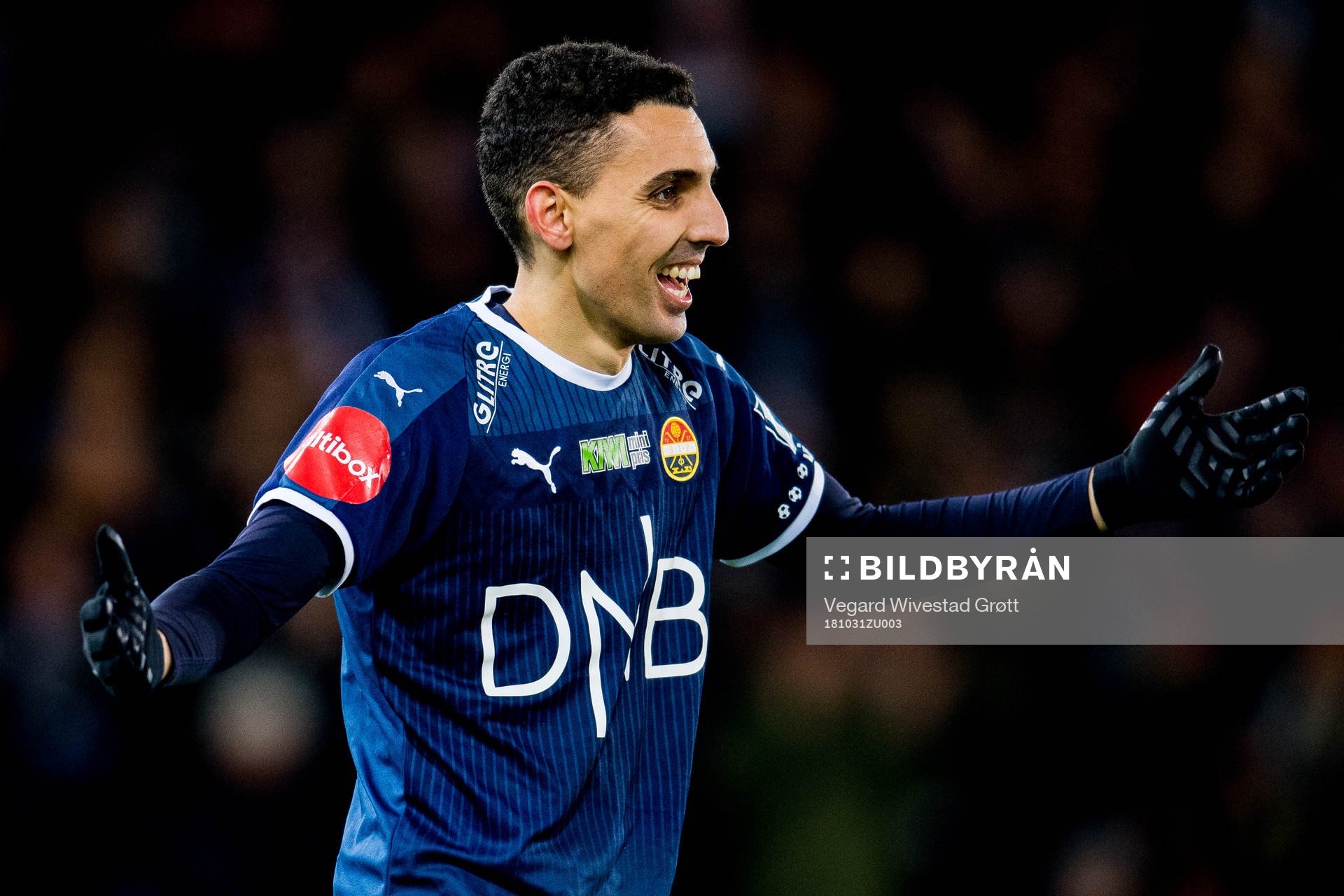 Mustafa Mos Abdellaoue of Strømsgodset celebrates