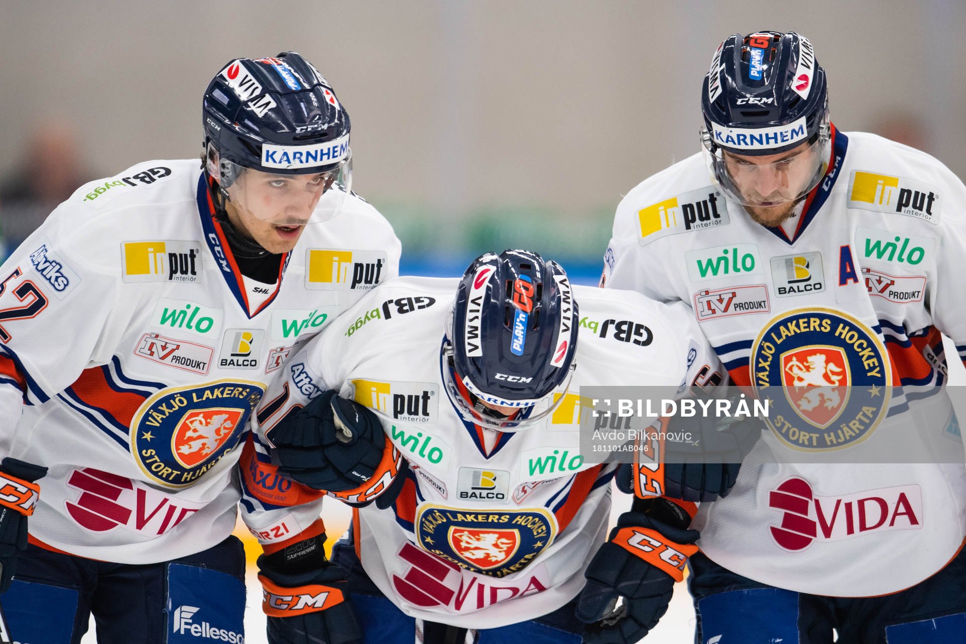 Växjös Austin Ortega får hjälp att lämna plan