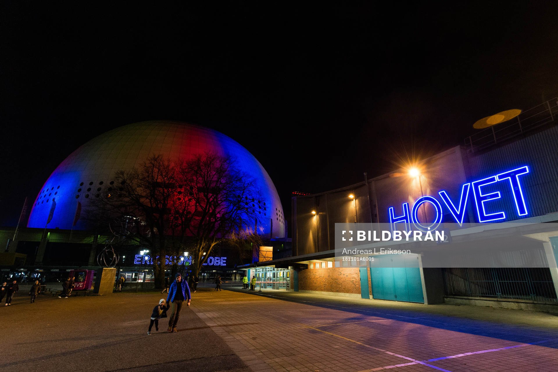 Exteriör av Globen och Hovet innan ishockeymatchen i SHL