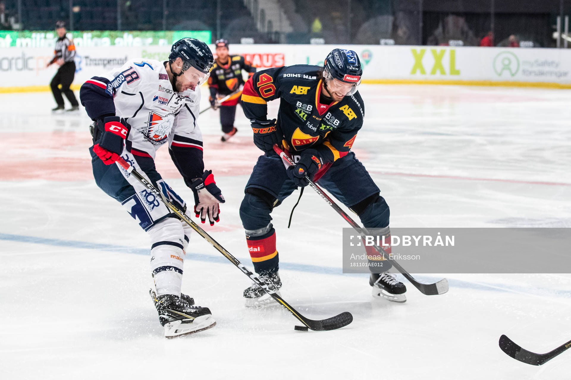 Linköpings James Wright och Djurgårdens Jacob Josefson i