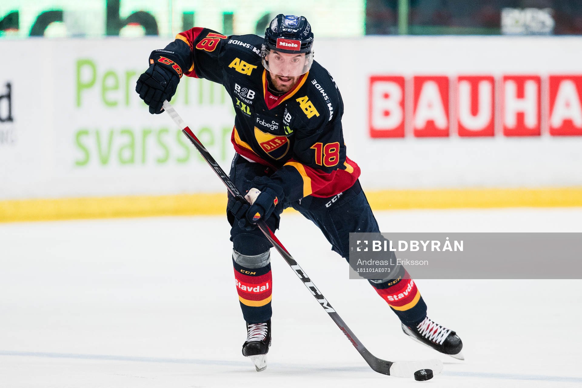 Djurgårdens Albin Lundin med pucken