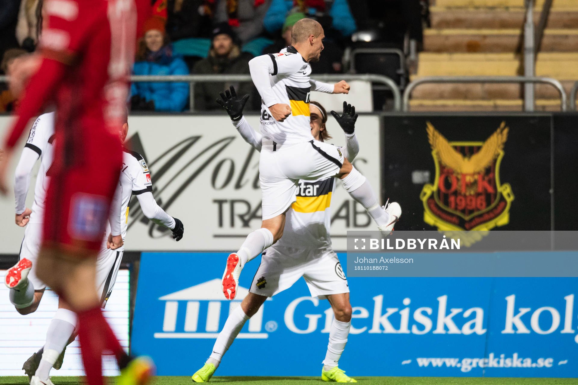 s Panos Dimitriadis jublar med Kristoffer Olsson