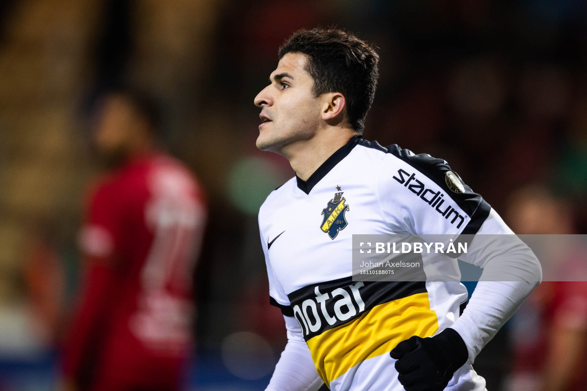 s Tarik Elyounoussi jublar