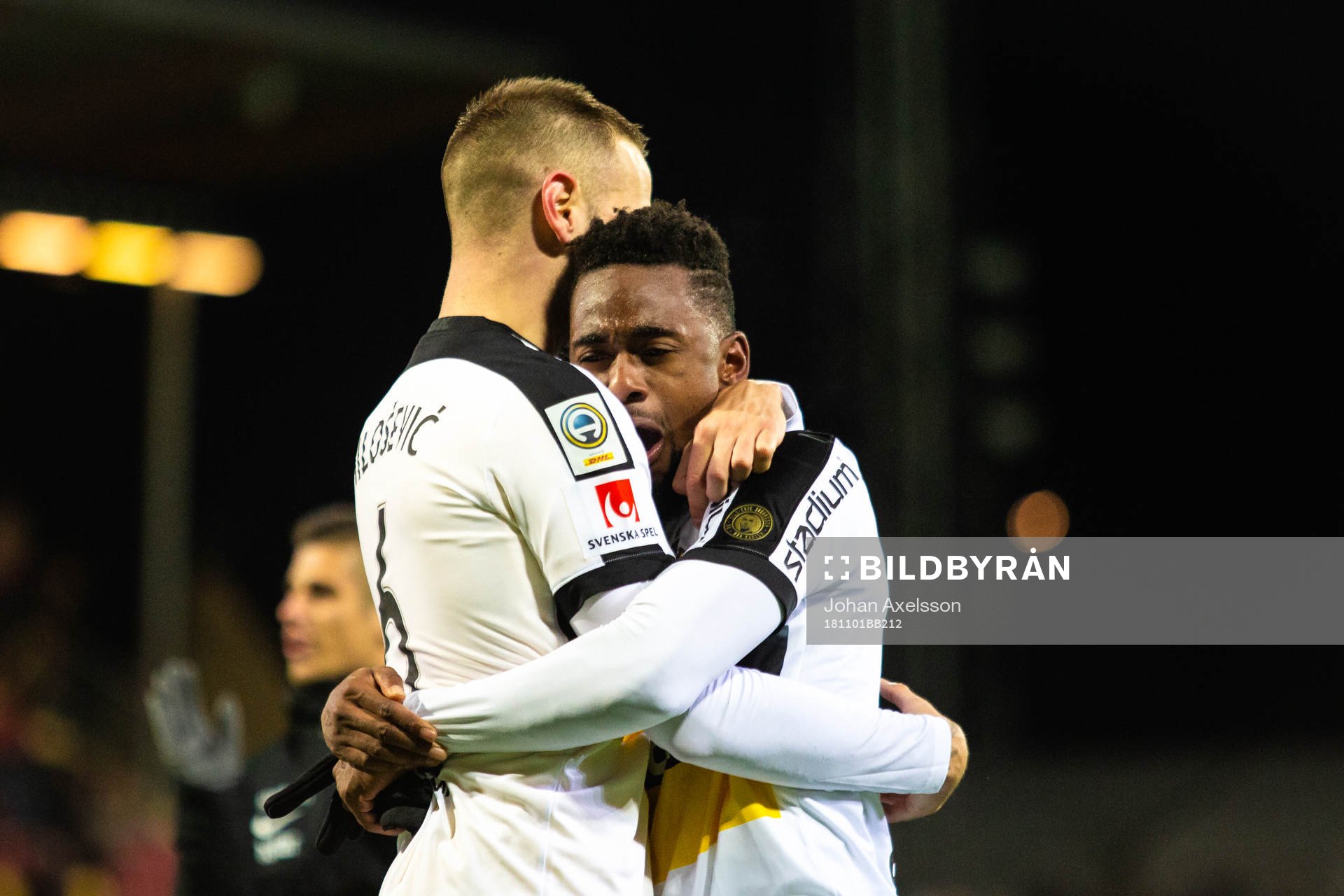 s Alexander Milosevic och Heradi Rashidi  jublar