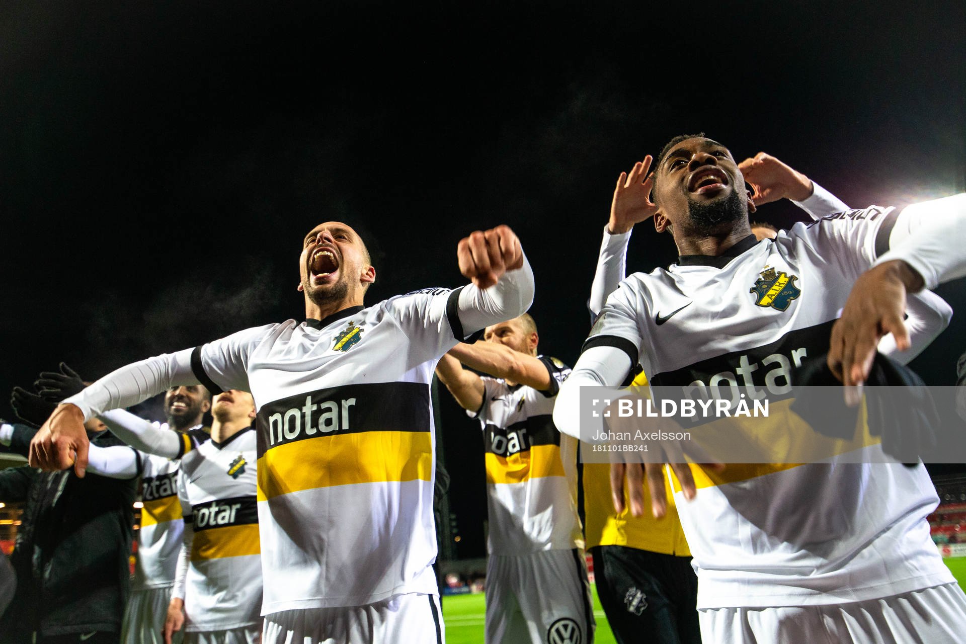 s Panos Dimitriadis  och Heradi Rashidi  jublar