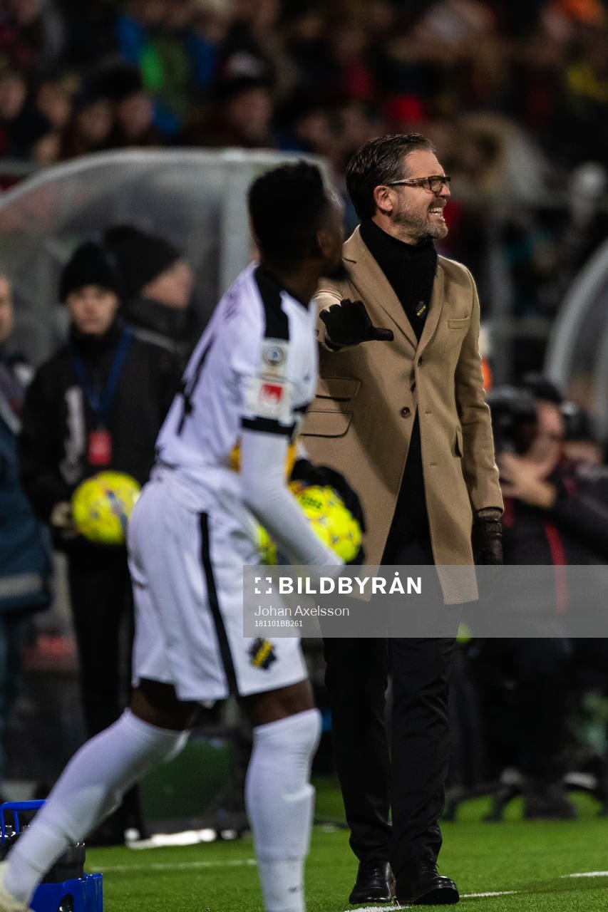 s tränare Rikard Norling  säger till Heradi Rashidi  att