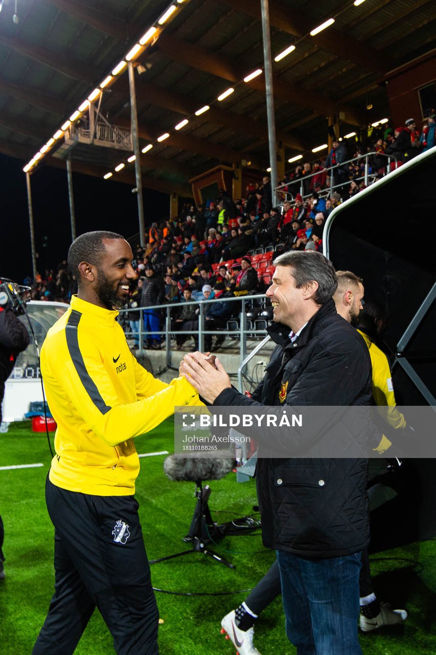 s Henok Goitom  hälsar på Östersund Ordförande Daniel