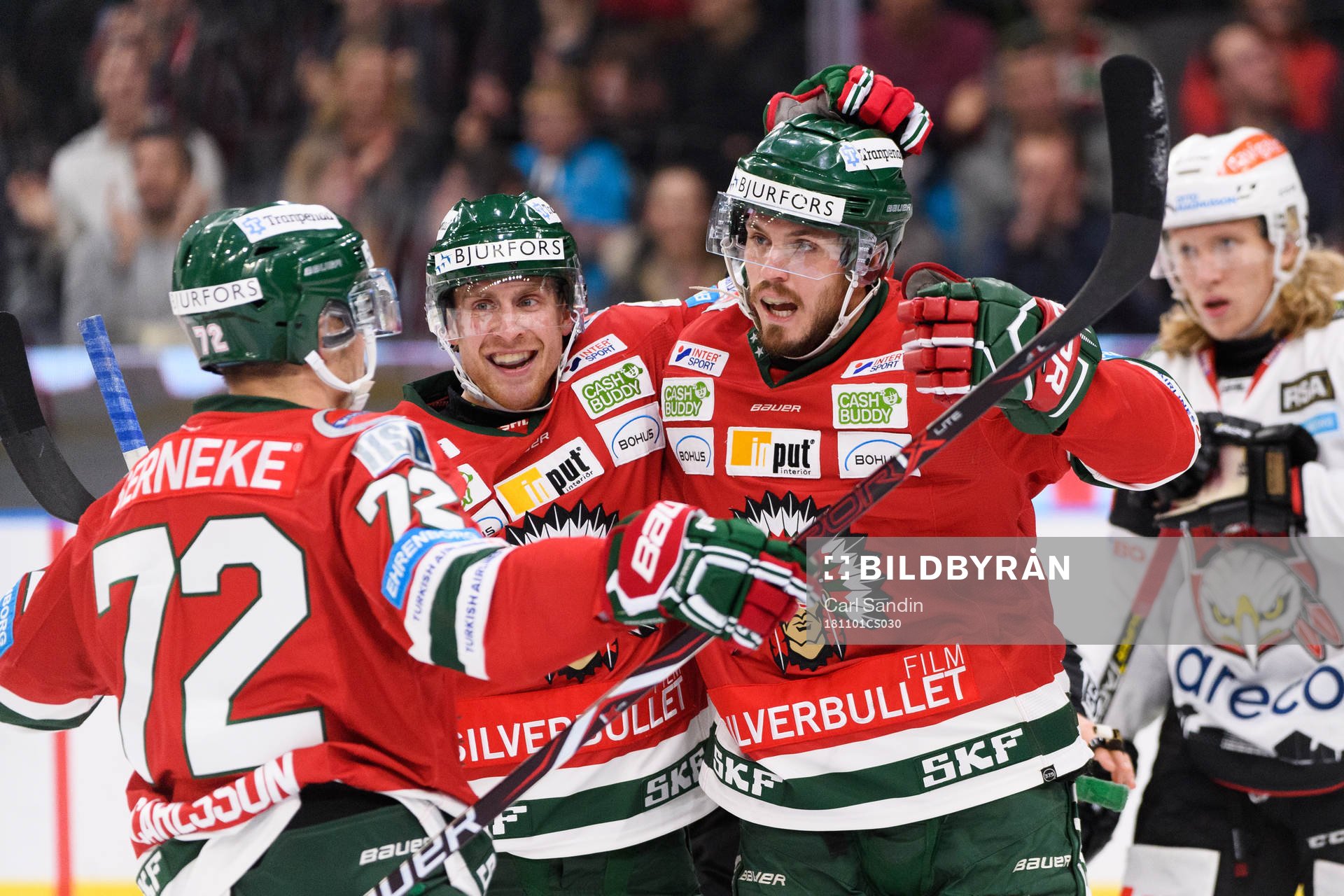 Frölundas Patrik Carlsson och Chay Genoway jublar med