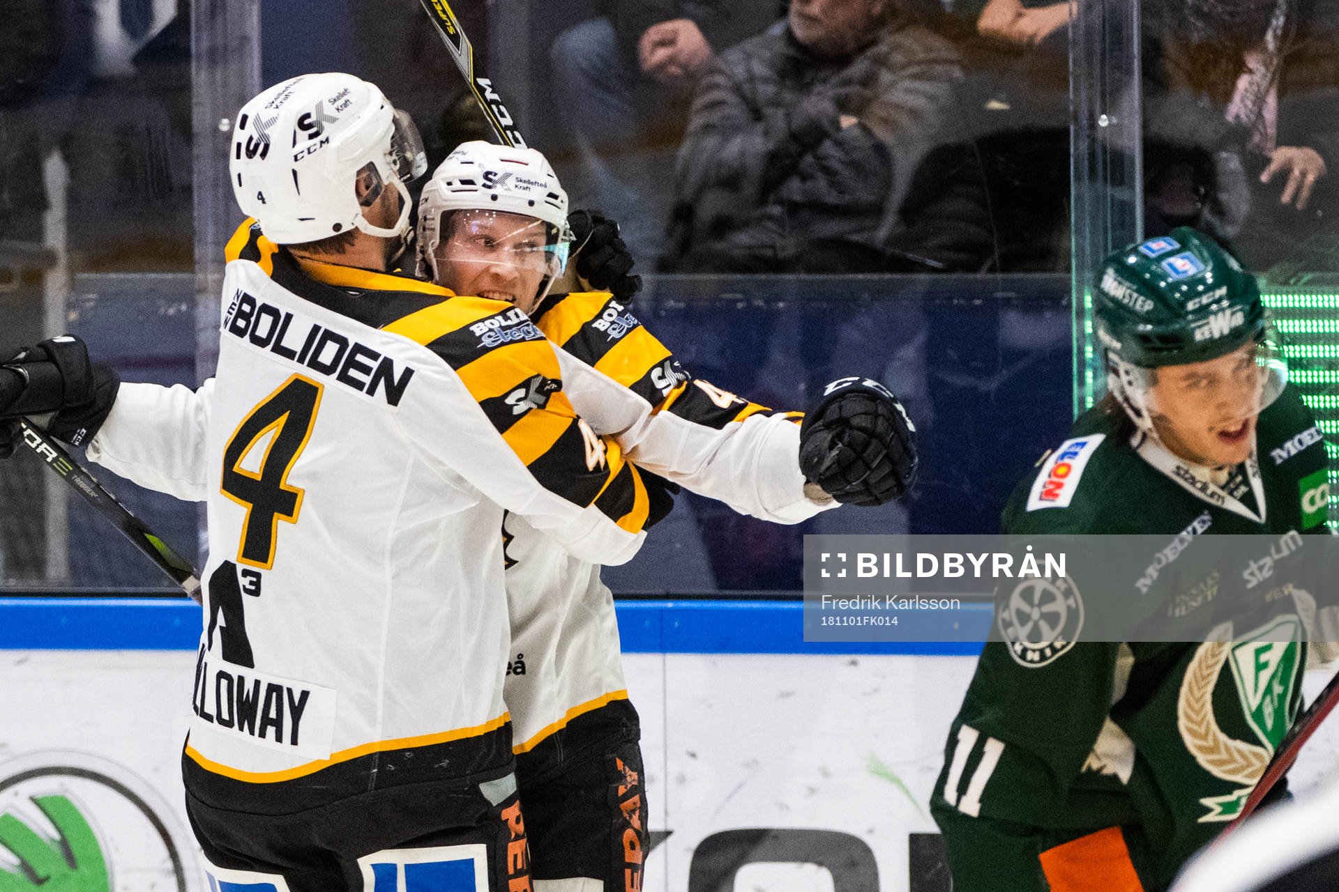 Skellefteås Bud Holloway och Mathis Olimb jublar