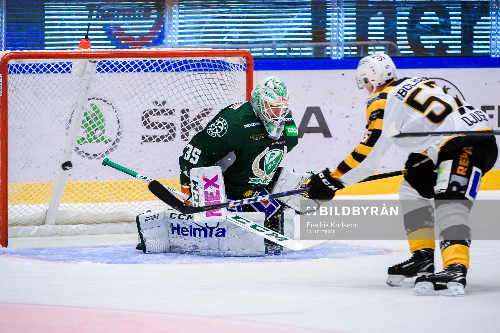 Skellefteås Emil Djuse gör 2-3 bakom Färjestads målvakt