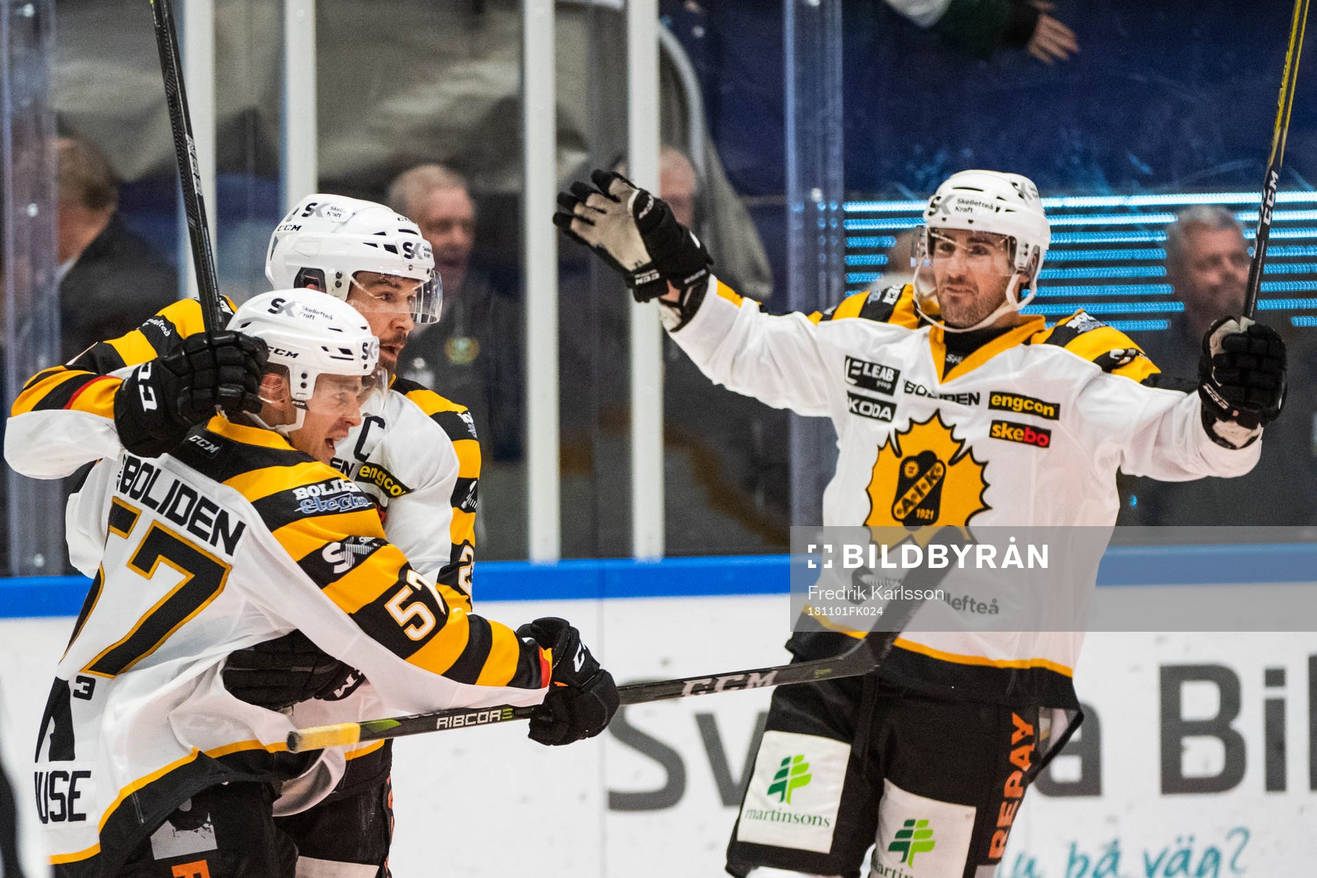 Skellefteås Emil Djuse och Edwin Hedberg jublar